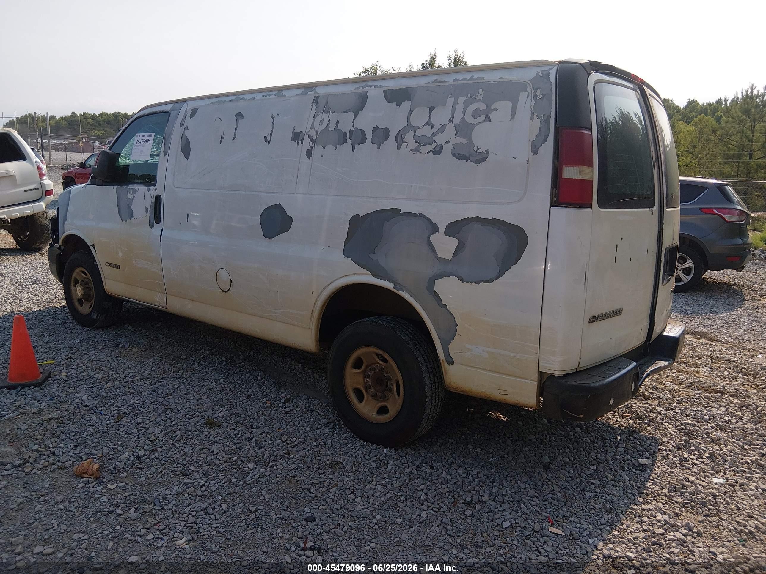 2004 Chevrolet Express   Белый vin: 1GCGG25V541142368