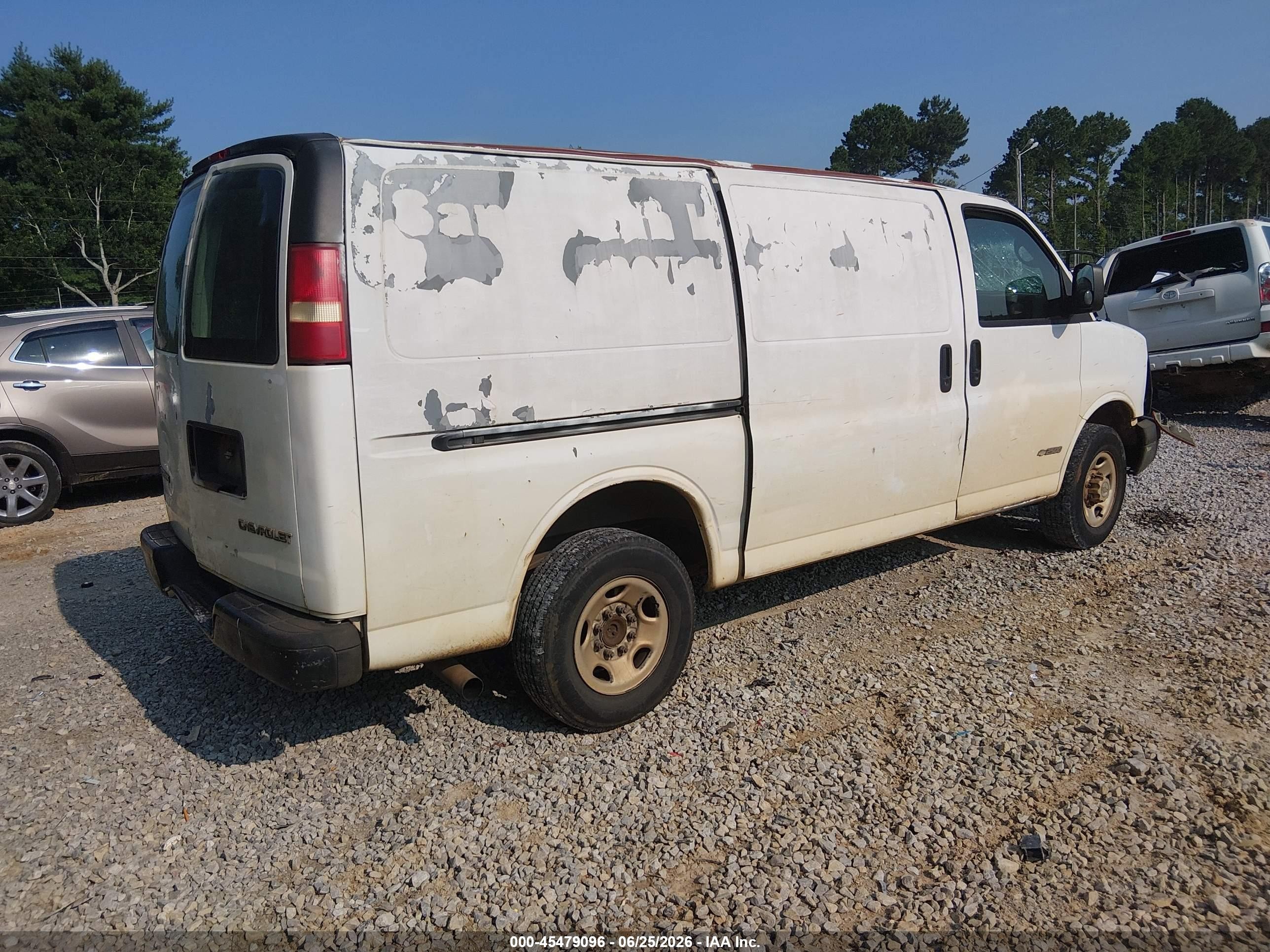 2004 Chevrolet Express   Белый vin: 1GCGG25V541142368