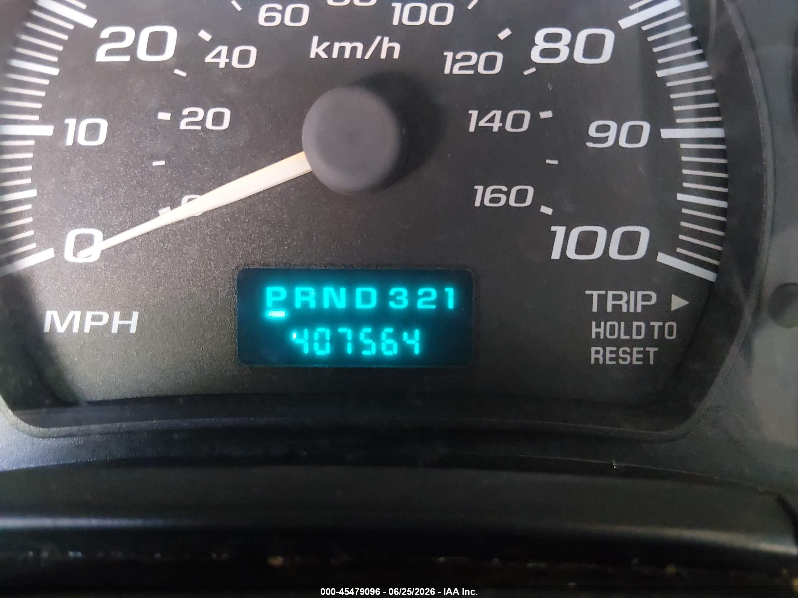 2004 Chevrolet Express   Белый vin: 1GCGG25V541142368