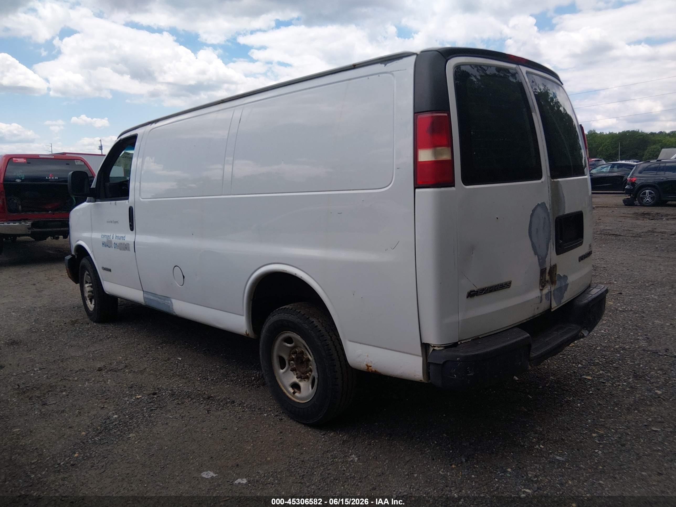 2004 Chevrolet Express   White vin: 1GCGG25V541163799