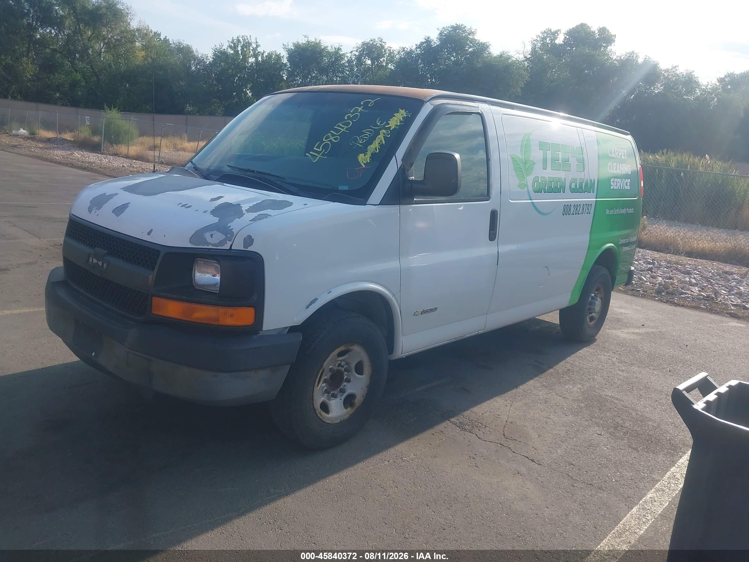 2005 Chevrolet Express   White vin: 1GCGG25V551262723