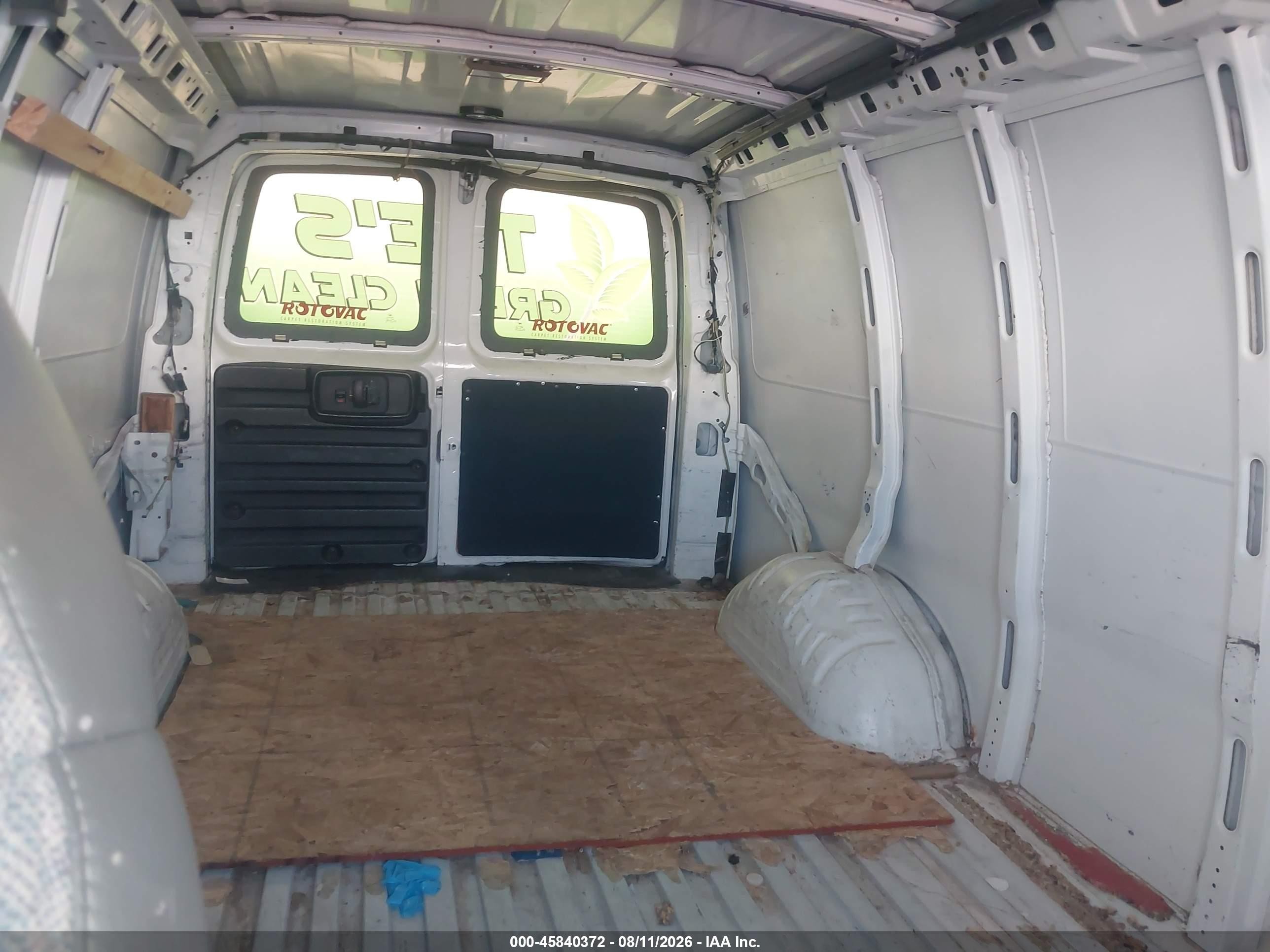 2005 Chevrolet Express   White vin: 1GCGG25V551262723