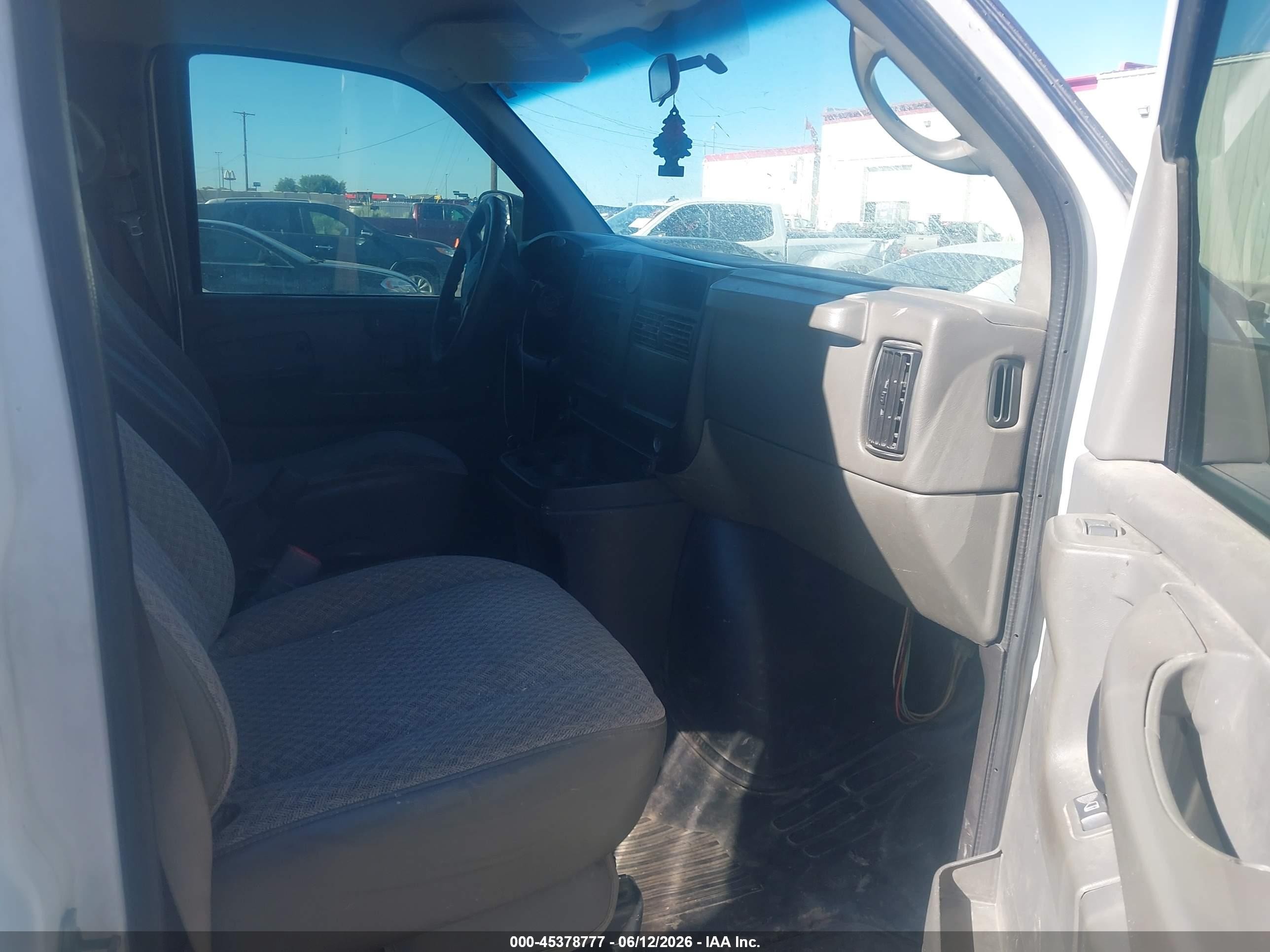2007 Chevrolet Express Work Van White vin: 1GCGG25V571122027