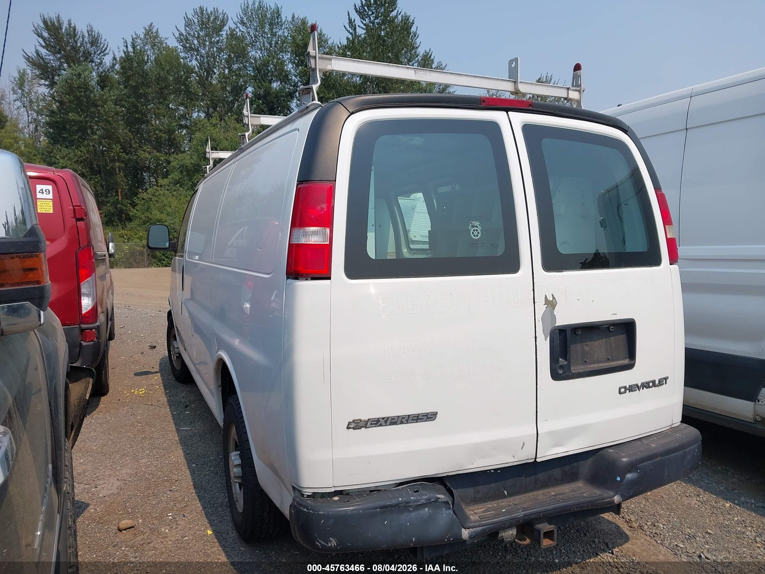 2004 Chevrolet Express   White vin: 1GCGG25V741170804