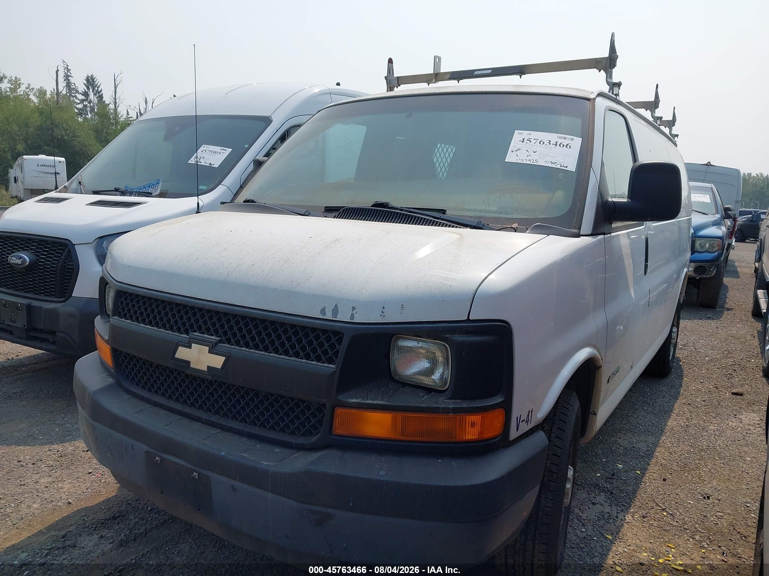 2004 Chevrolet Express   White vin: 1GCGG25V741170804