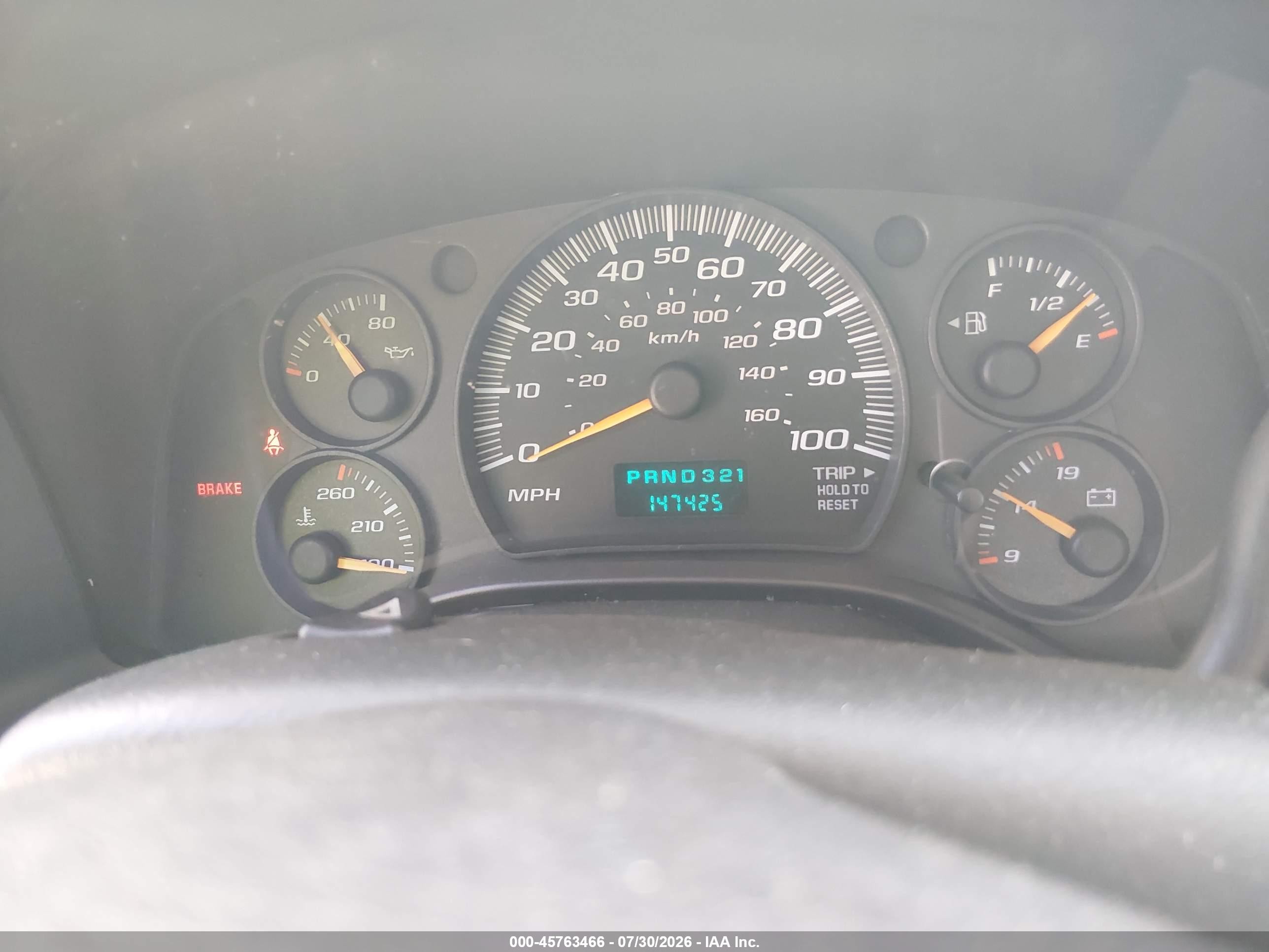 2004 Chevrolet Express   White vin: 1GCGG25V741170804