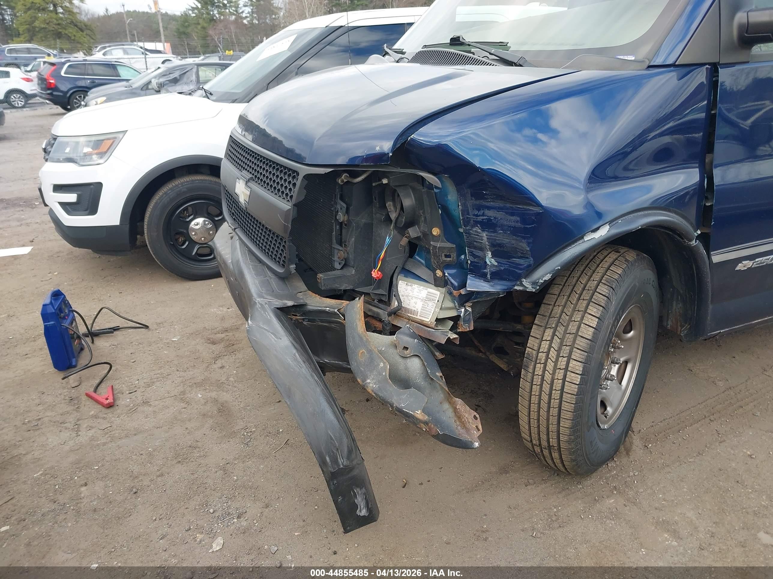 2004 Chevrolet Express   Blue vin: 1GCGG25V741215725
