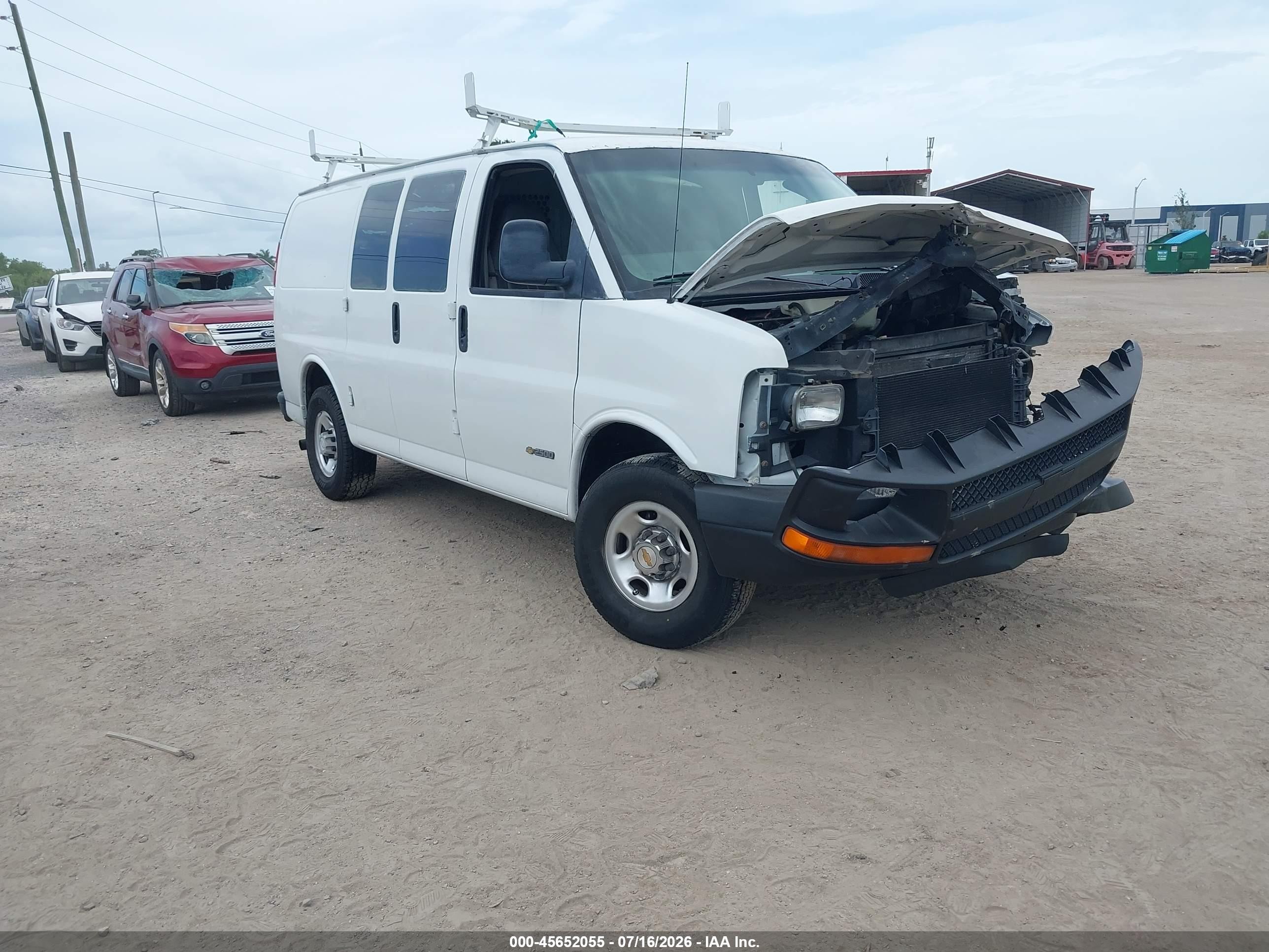 2005 Chevrolet Express   White vin: 1GCGG25V751226032