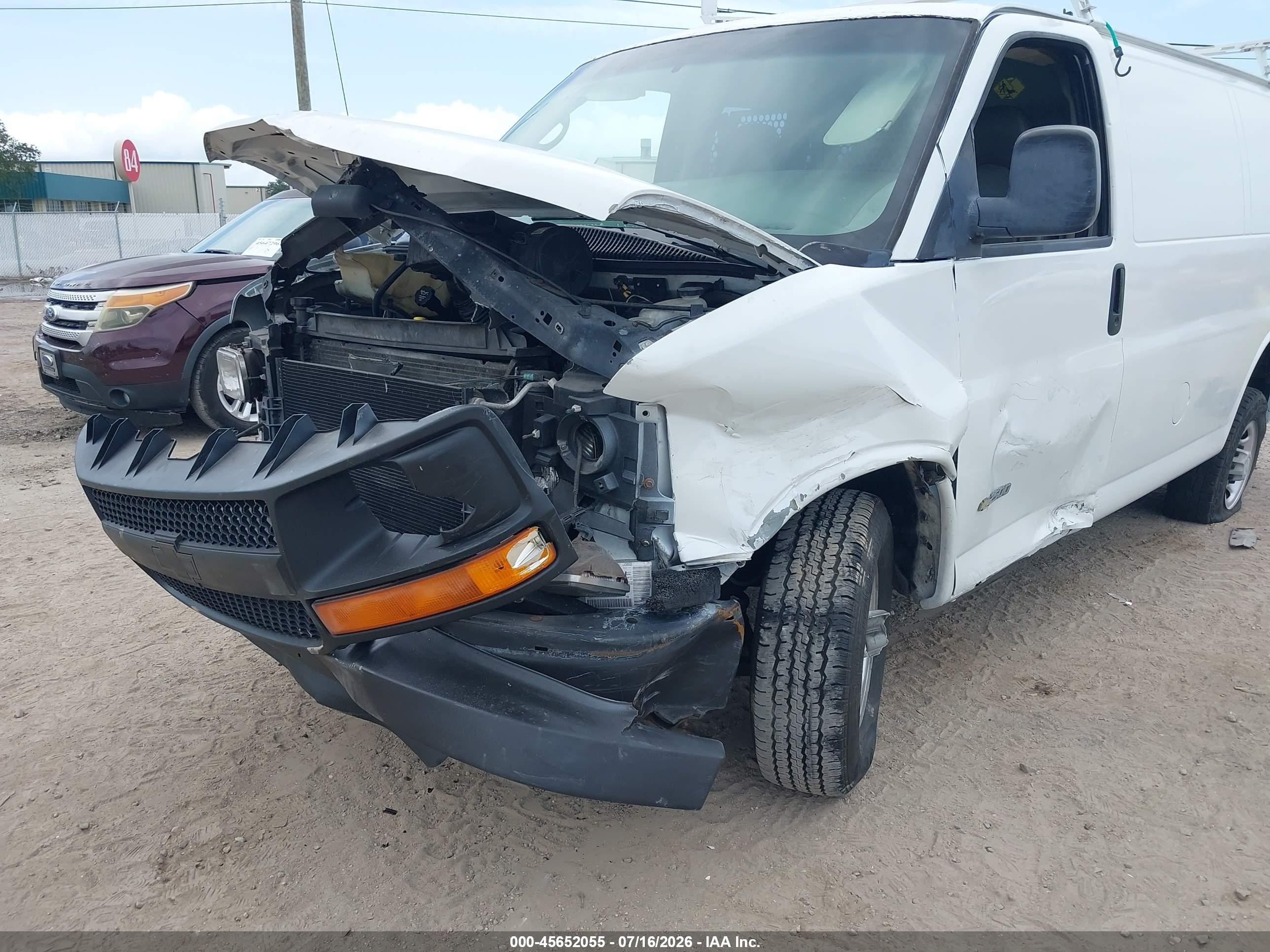 2005 Chevrolet Express   White vin: 1GCGG25V751226032