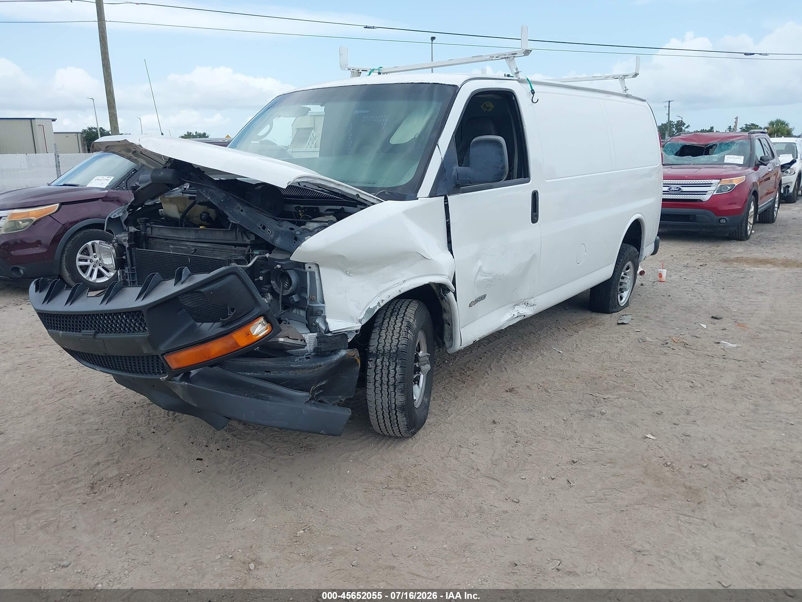 2005 Chevrolet Express   White vin: 1GCGG25V751226032