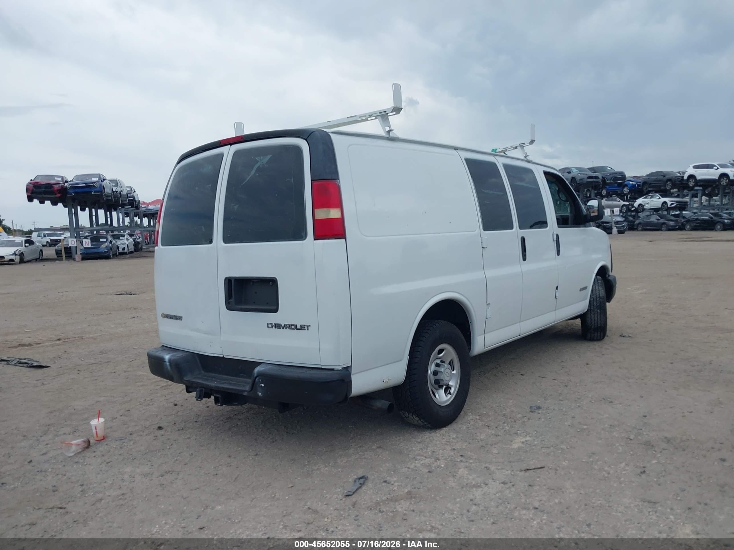 2005 Chevrolet Express   White vin: 1GCGG25V751226032