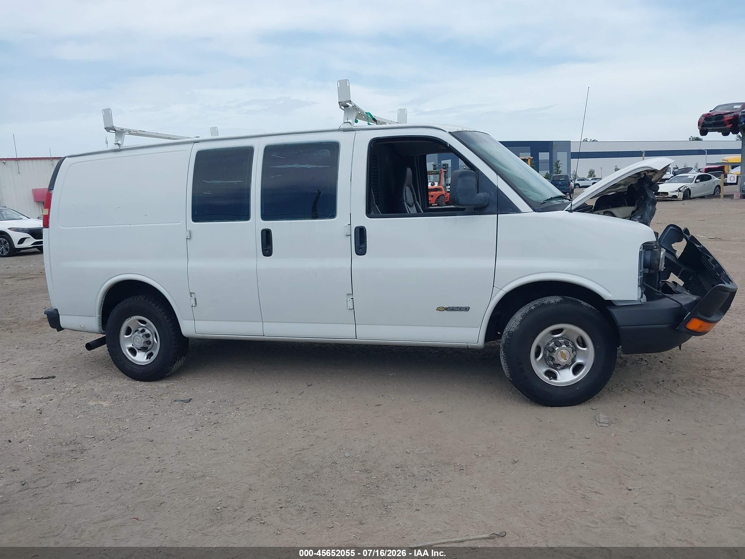 2005 Chevrolet Express   White vin: 1GCGG25V751226032