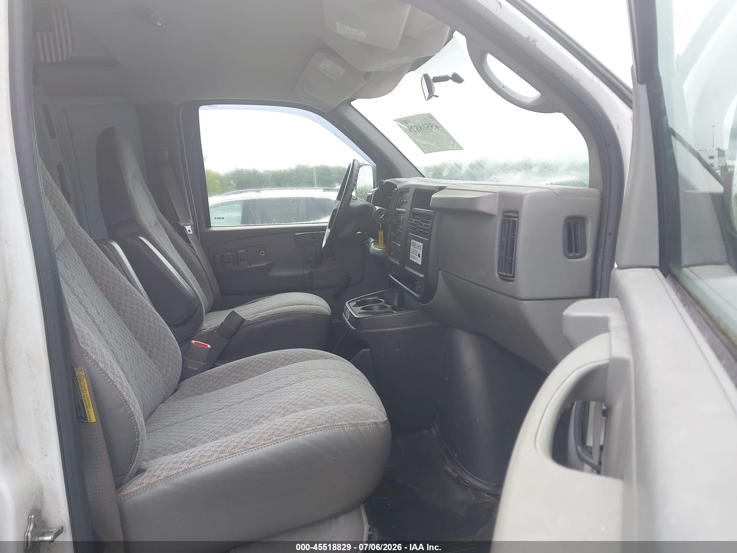 2007 Chevrolet Express Work Van White vin: 1GCGG25V771111353