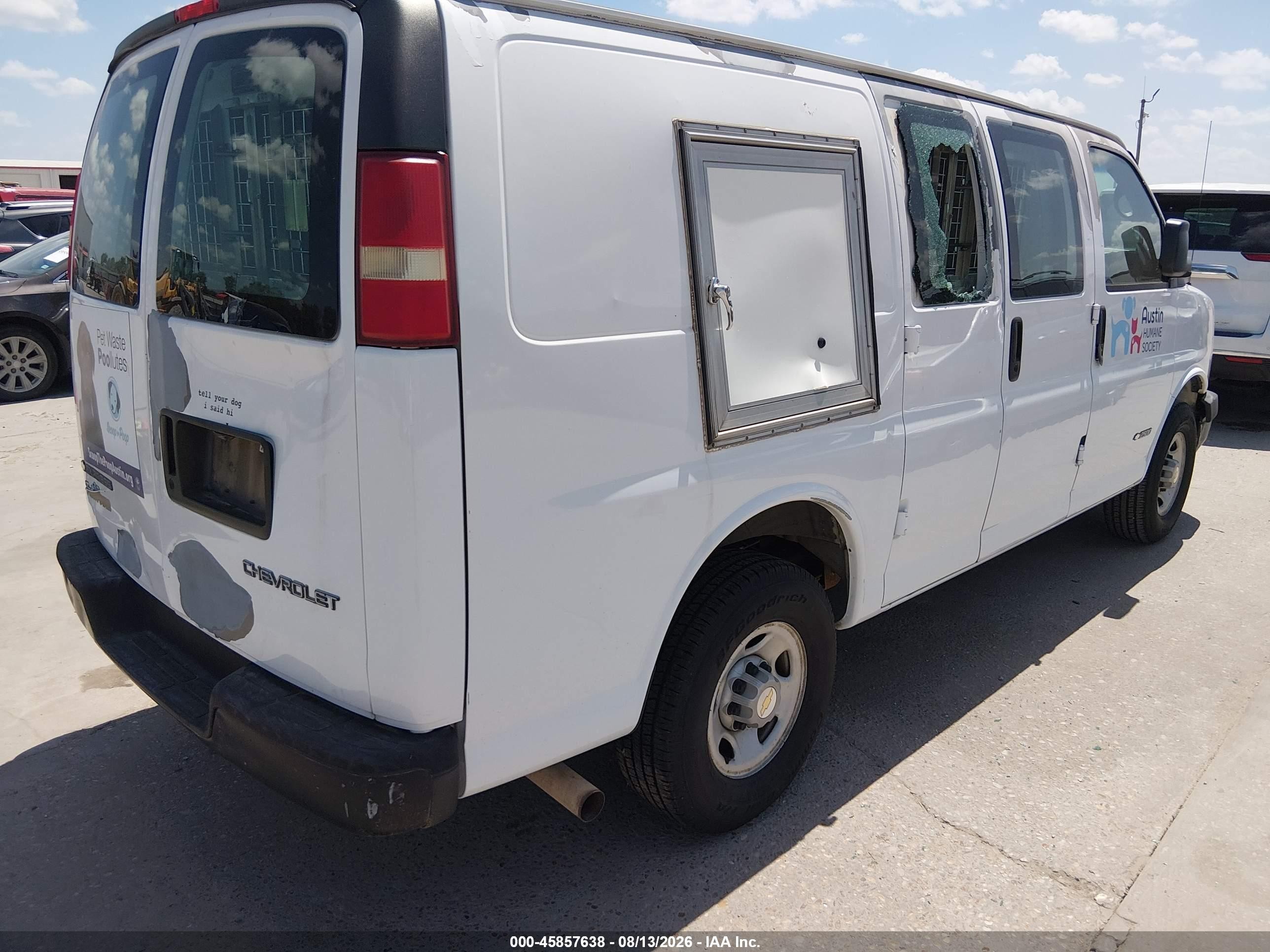 2005 Chevrolet Express   White vin: 1GCGG25V851147744
