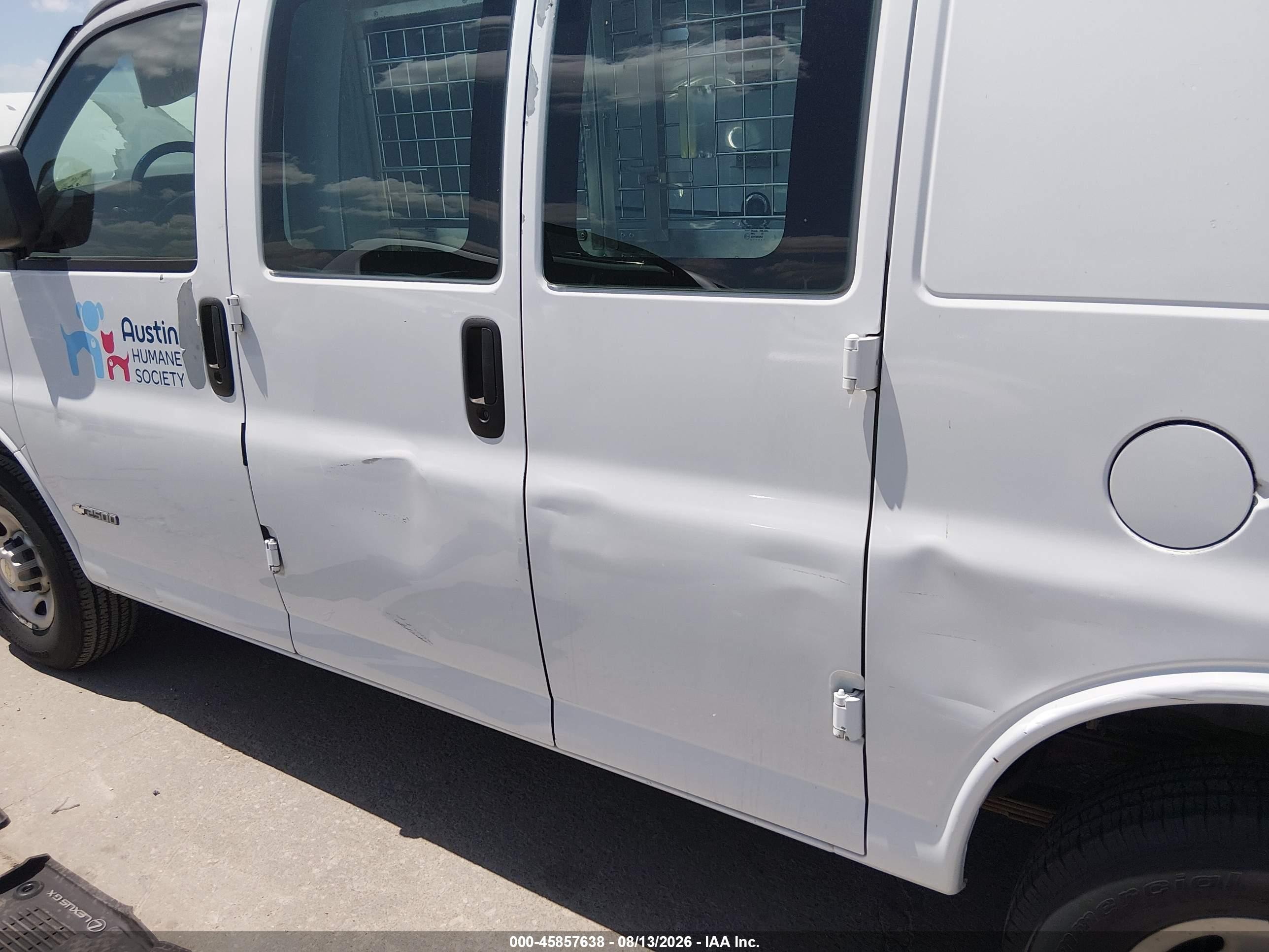 2005 Chevrolet Express   White vin: 1GCGG25V851147744