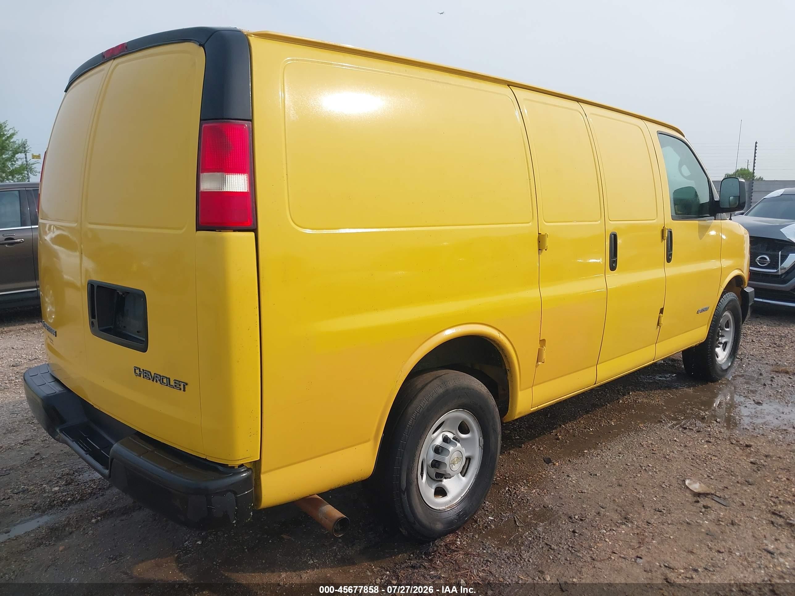 2005 Chevrolet Express   Yellow vin: 1GCGG25V851222913