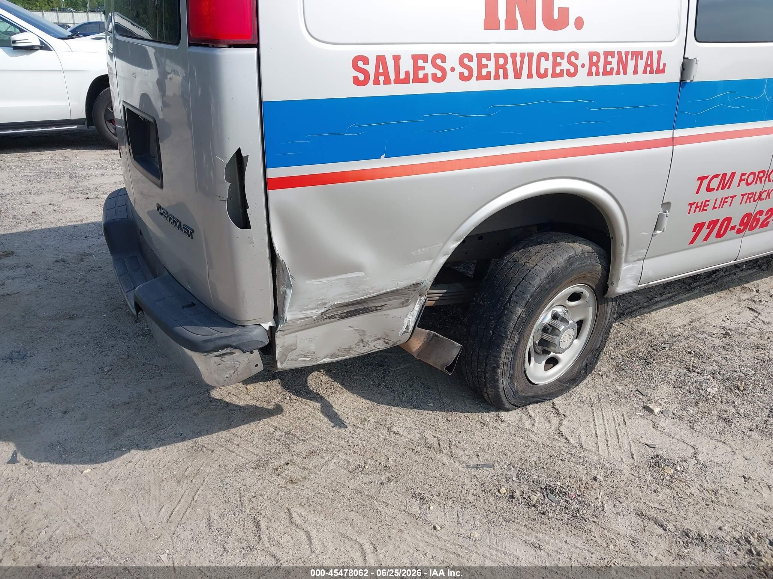 2006 Chevrolet Express Work Van Silver vin: 1GCGG25V861255749