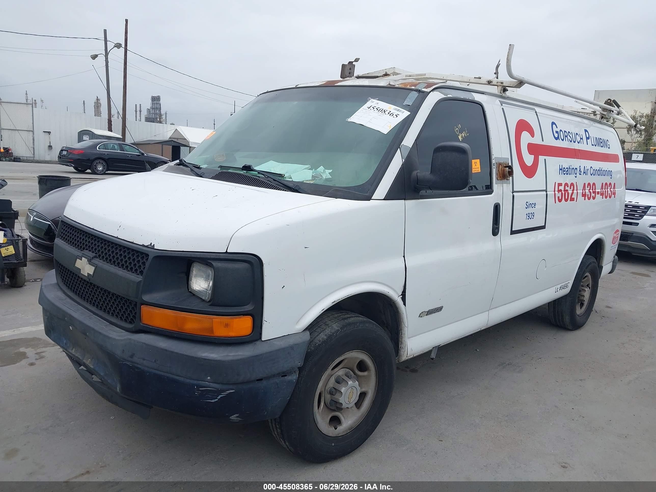 2004 Chevrolet Express   White vin: 1GCGG25V941213782