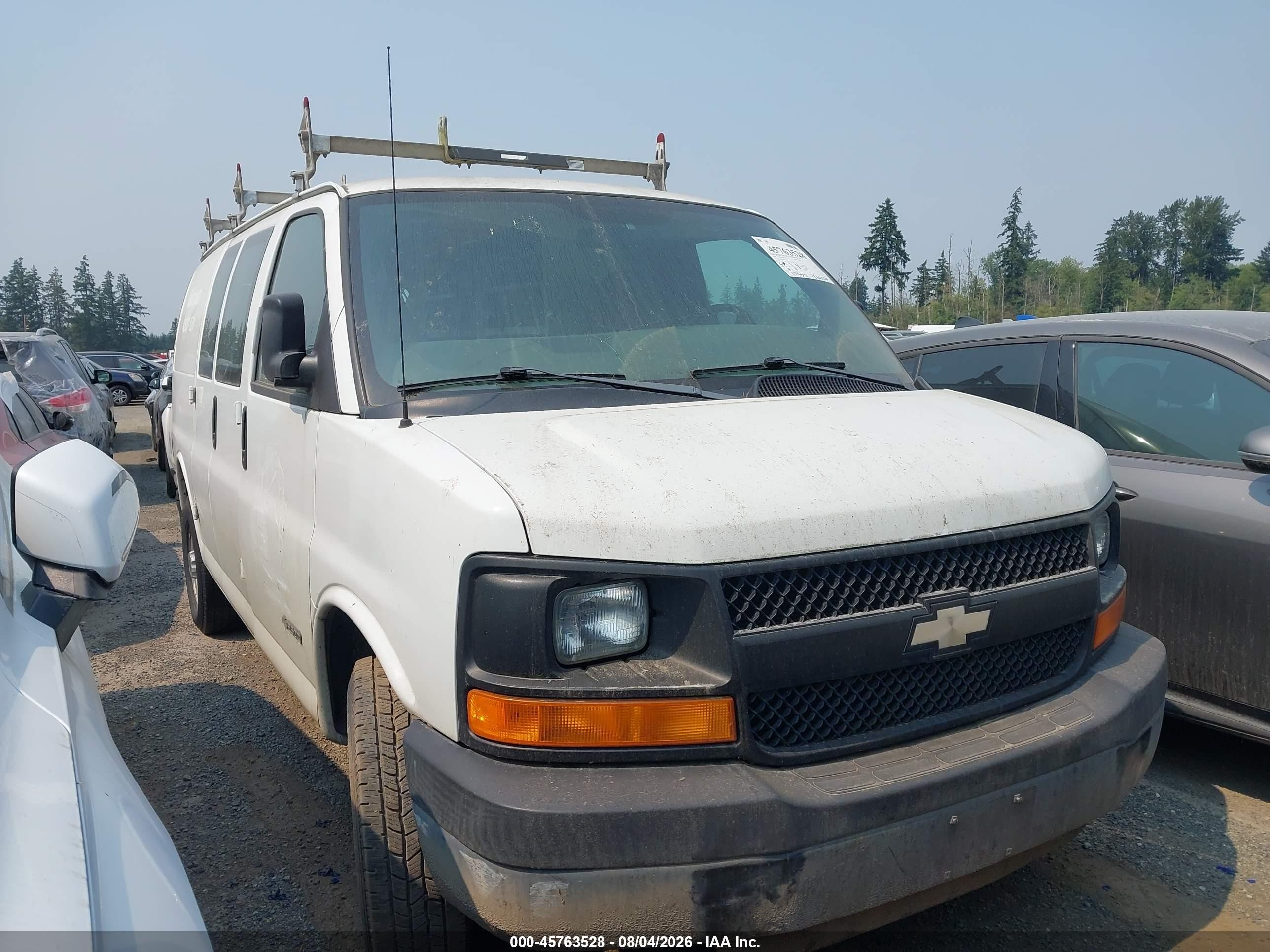 2004 Chevrolet Express   White vin: 1GCGG25V941223602