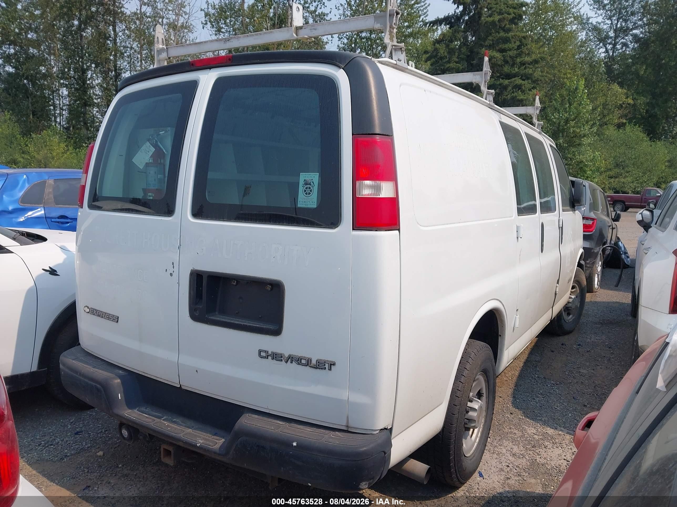2004 Chevrolet Express   White vin: 1GCGG25V941223602