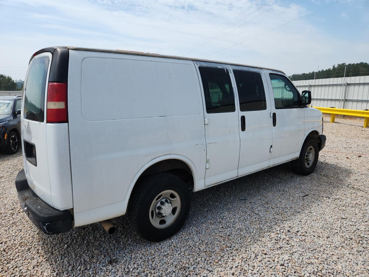 2007 Chev Express G2500 White vin: 1GCGG25V971253395