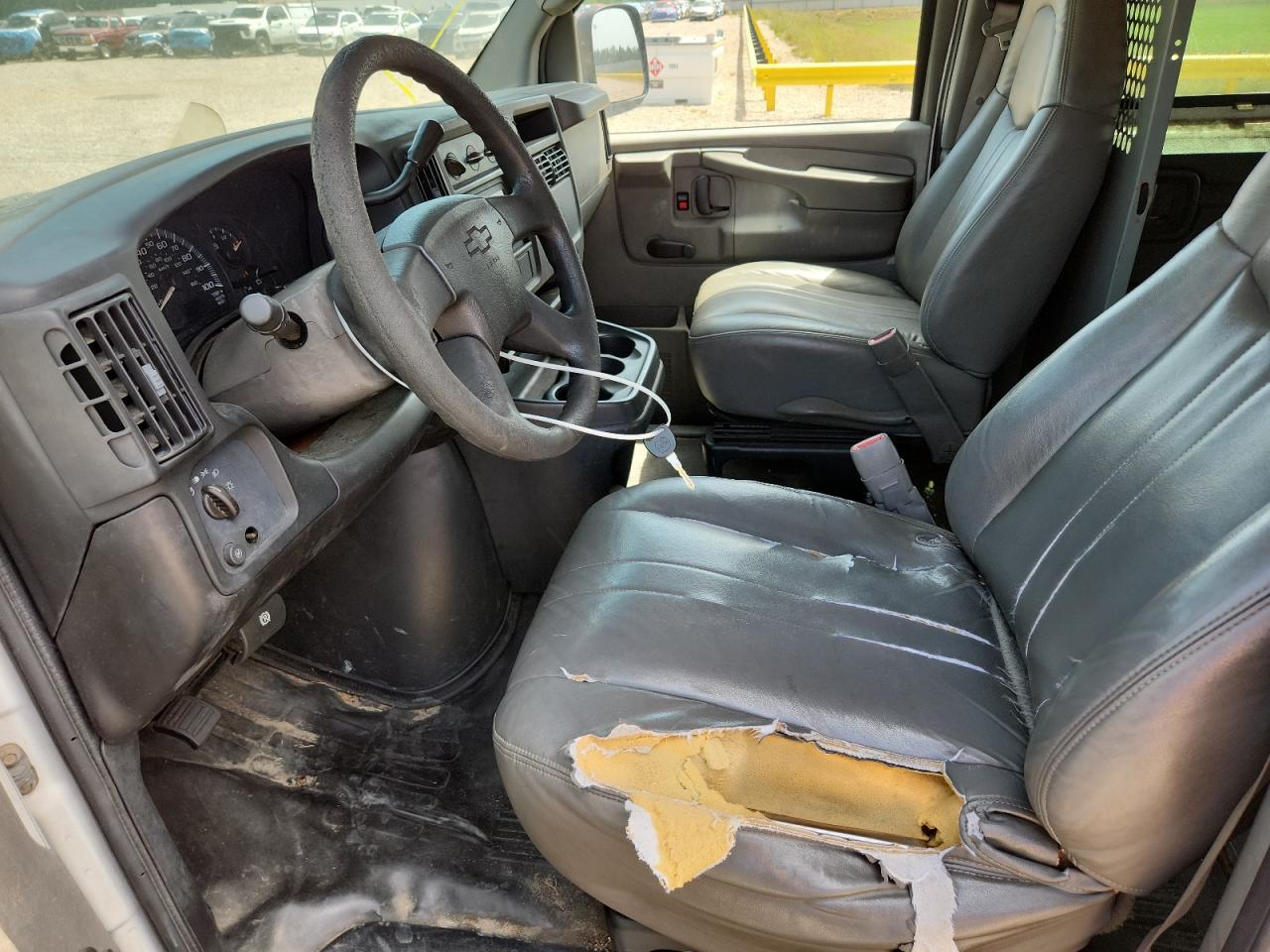 2007 Chev Express G2500 White vin: 1GCGG25V971253395