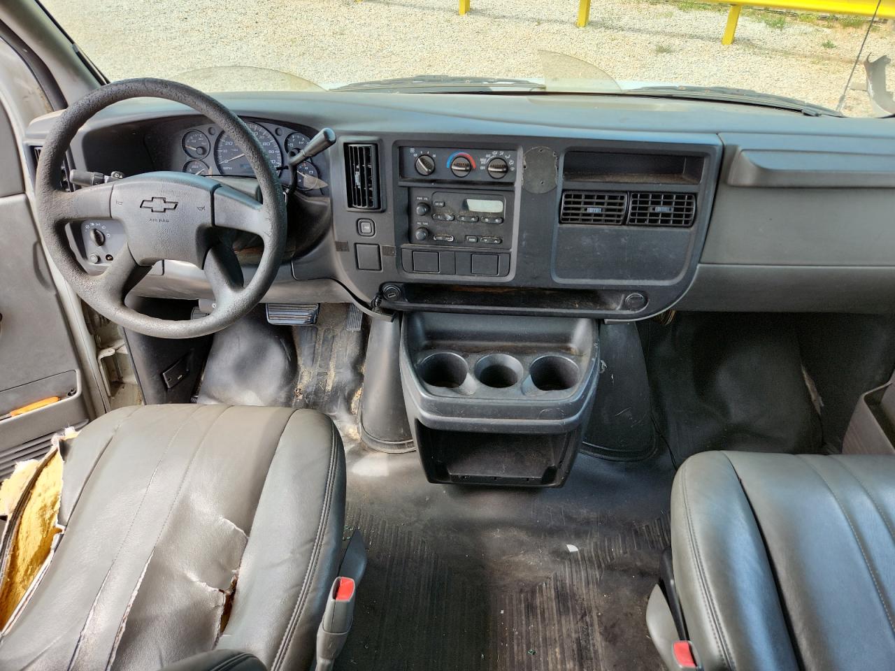 2007 Chev Express G2500 White vin: 1GCGG25V971253395