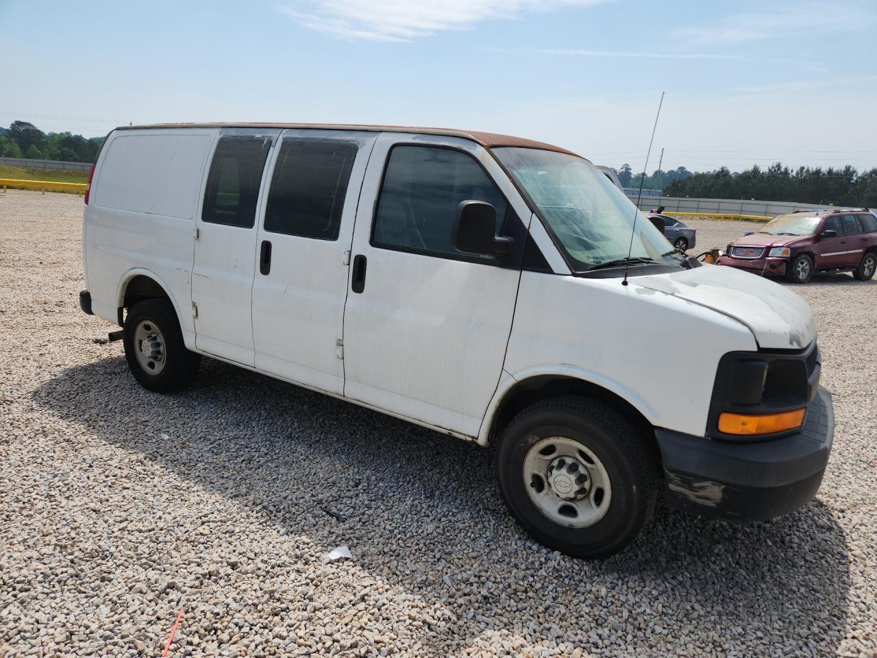2007 Chev Express G2500 White vin: 1GCGG25V971253395