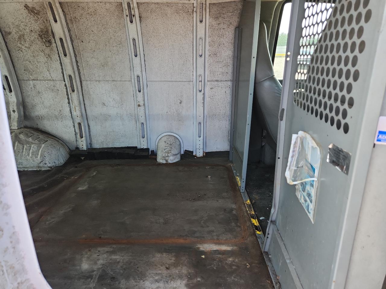 2007 Chev Express G2500 White vin: 1GCGG25V971253395