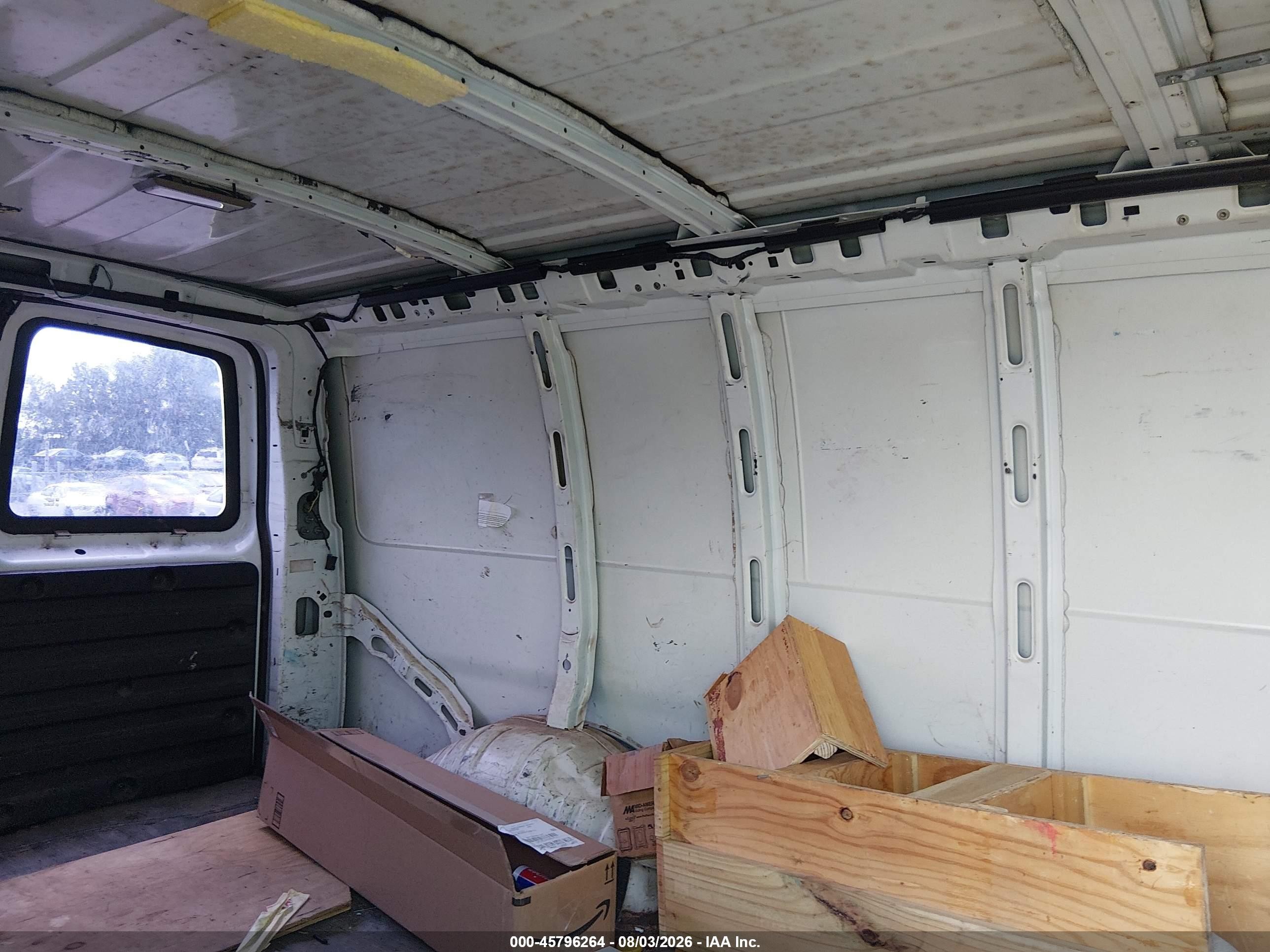 2005 Chevrolet Express   Белый vin: 1GCGG25VX51150208
