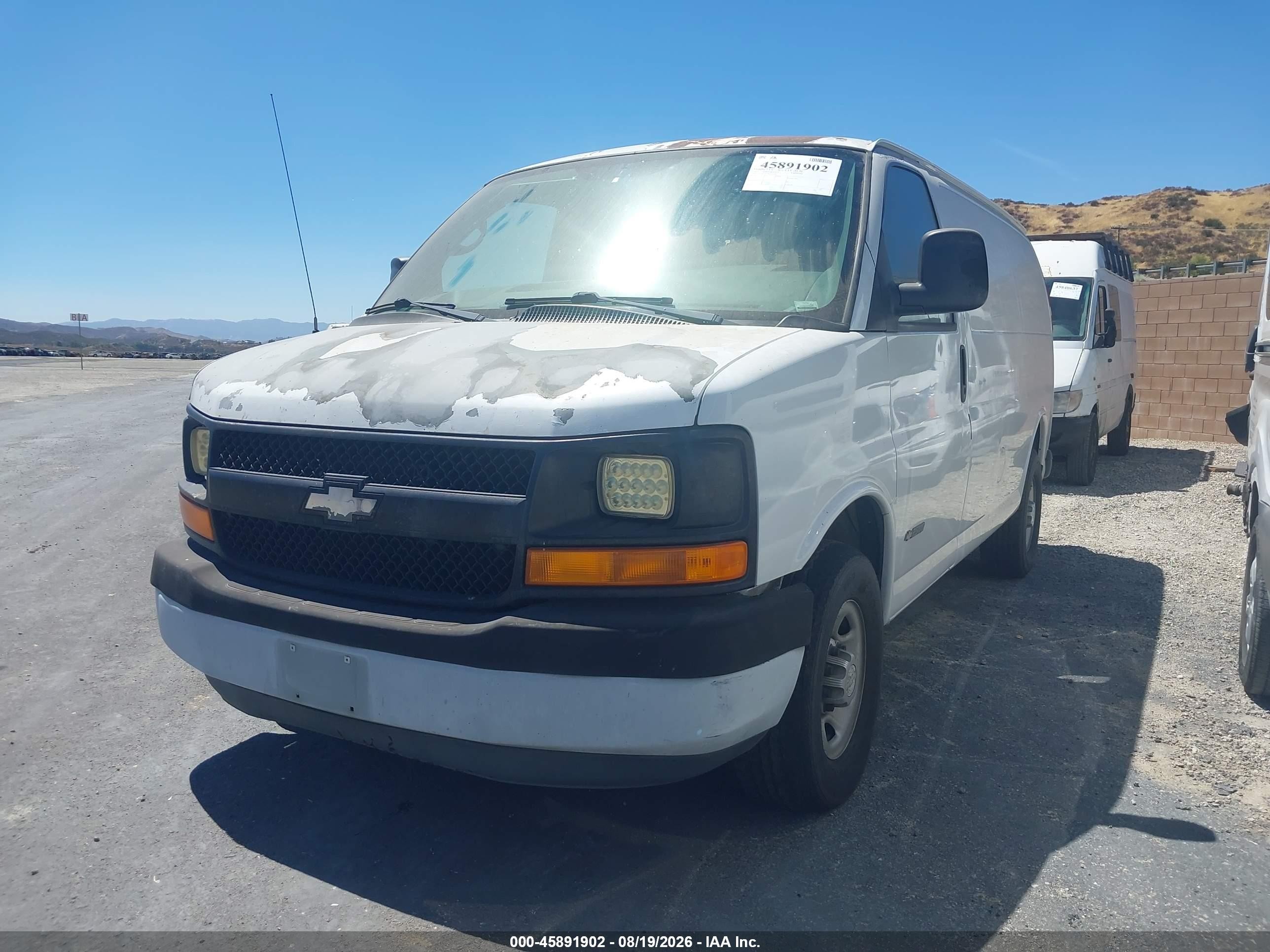 2005 Chevrolet Express   White vin: 1GCGG25VX51214148