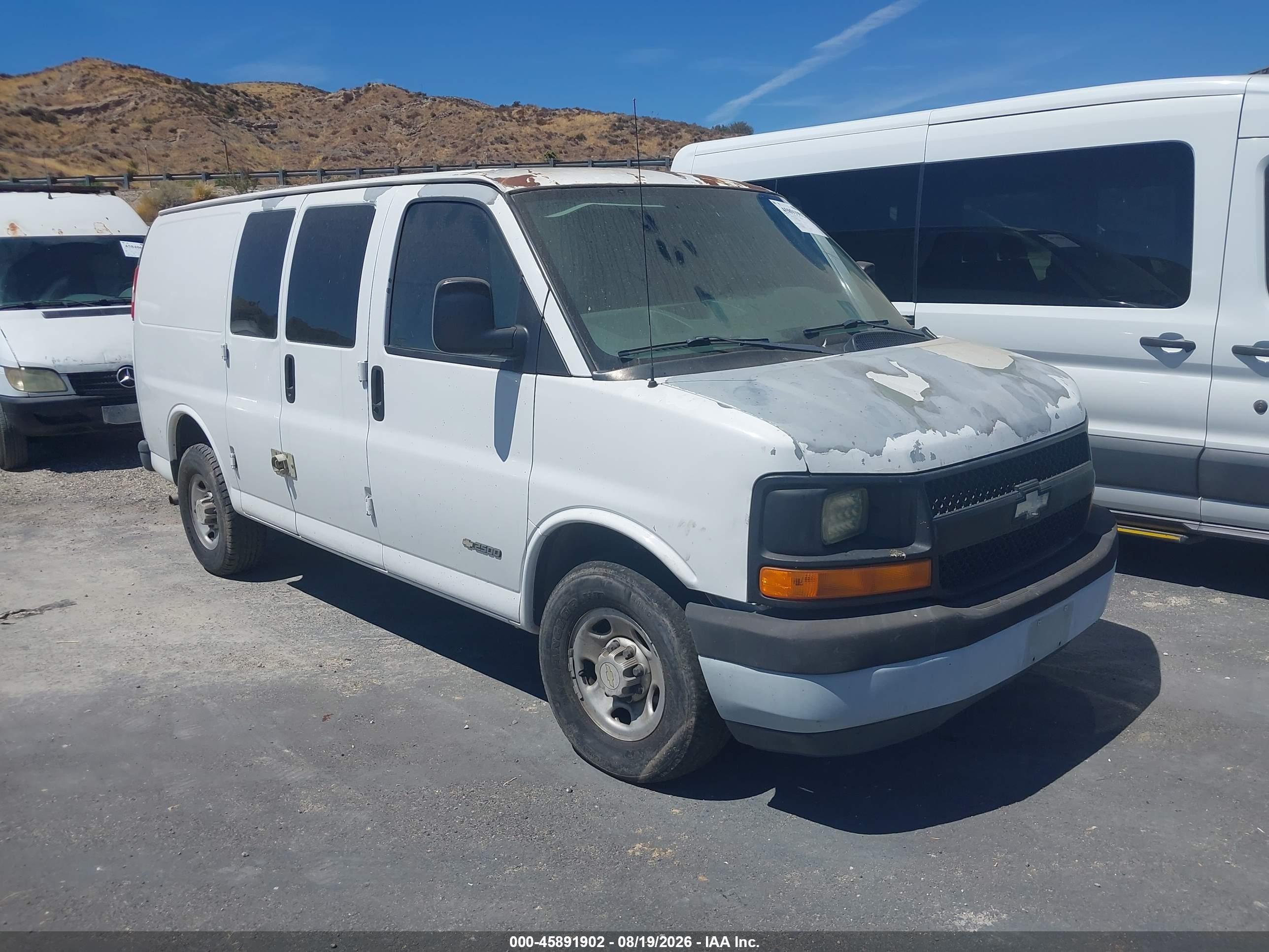 2005 Chevrolet Express   White vin: 1GCGG25VX51214148