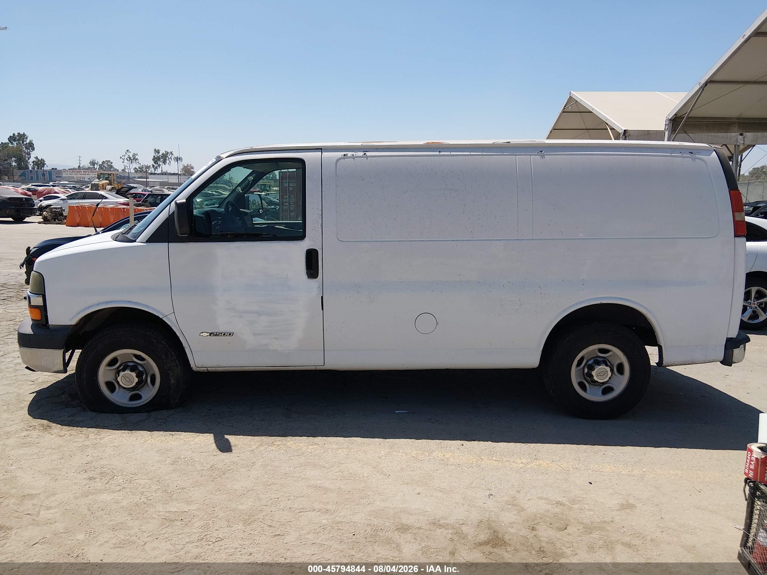 2006 Chevrolet Express Work Van White vin: 1GCGG25VX61111023