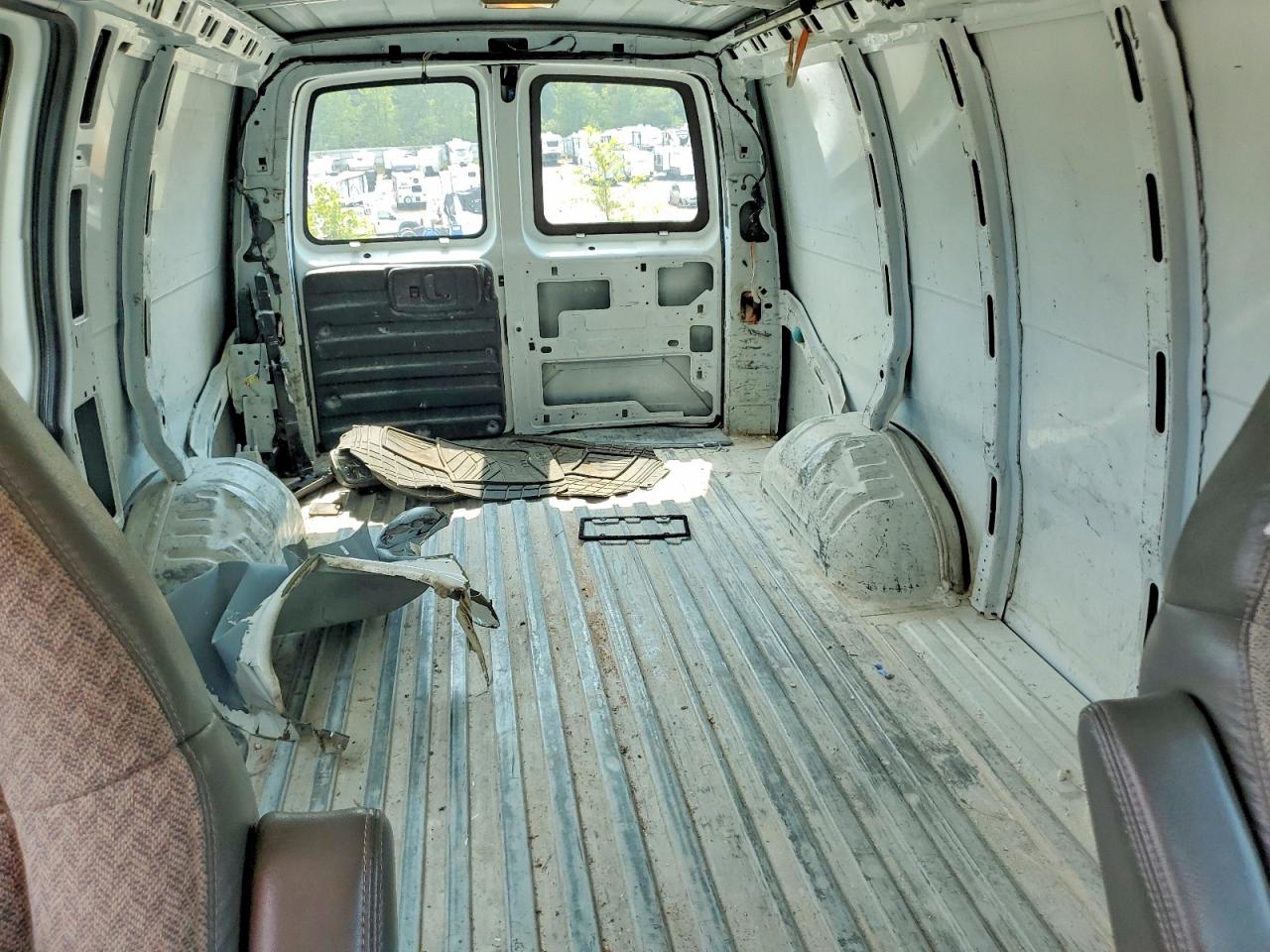 2007 Chevrolet Express G2500 Белый vin: 1GCGG25VX71148493