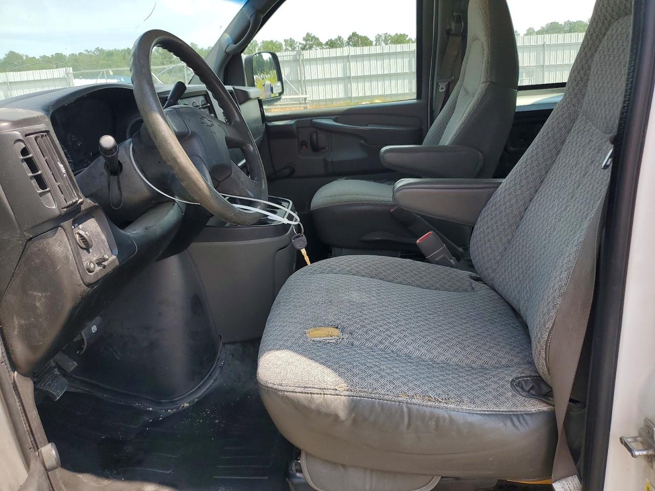 2007 Chevrolet Express G2500 Белый vin: 1GCGG25VX71148493