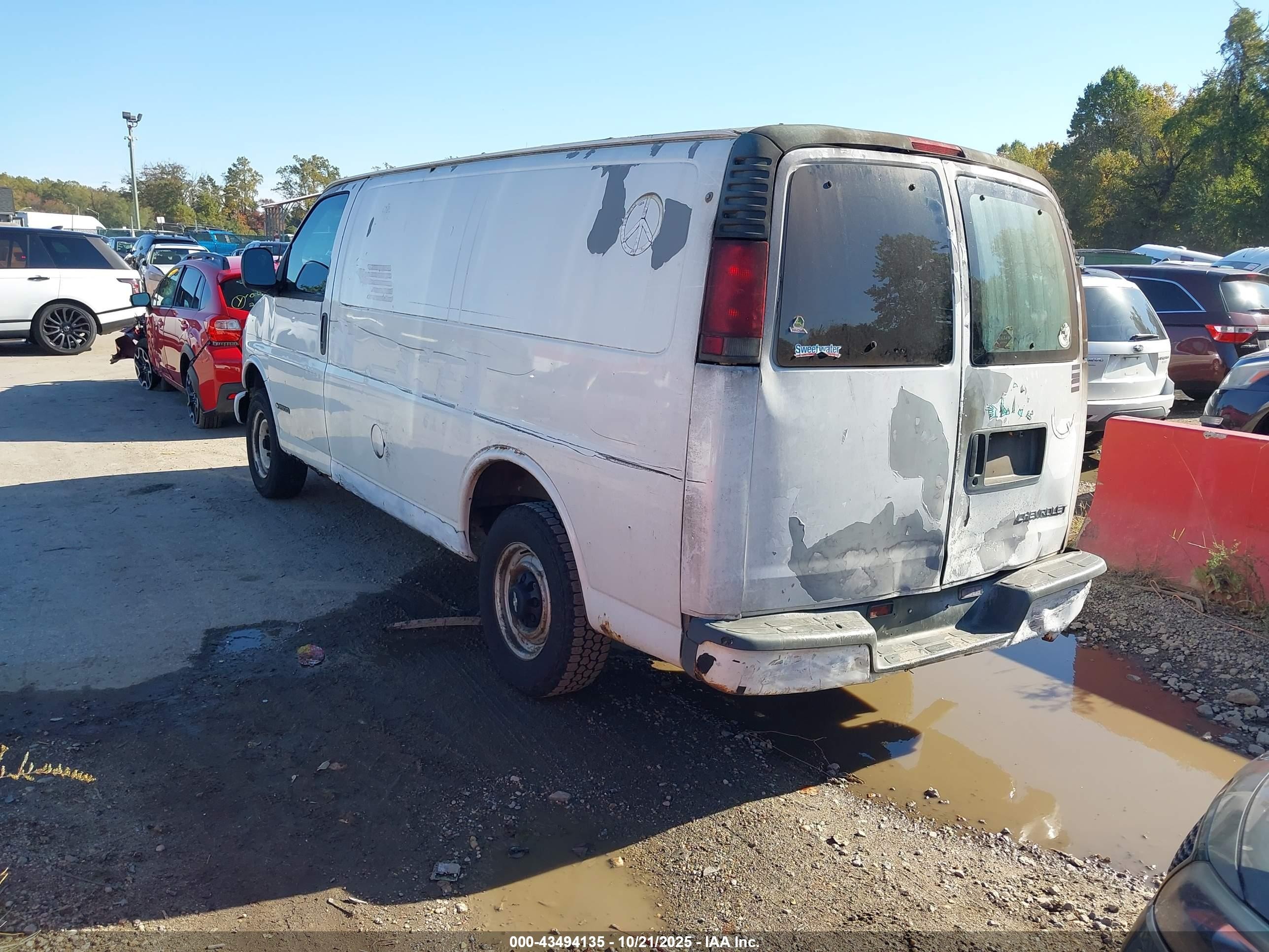 1998 Chevrolet Chevy Van G2500 Белый vin: 1GCGG25W4W1080411