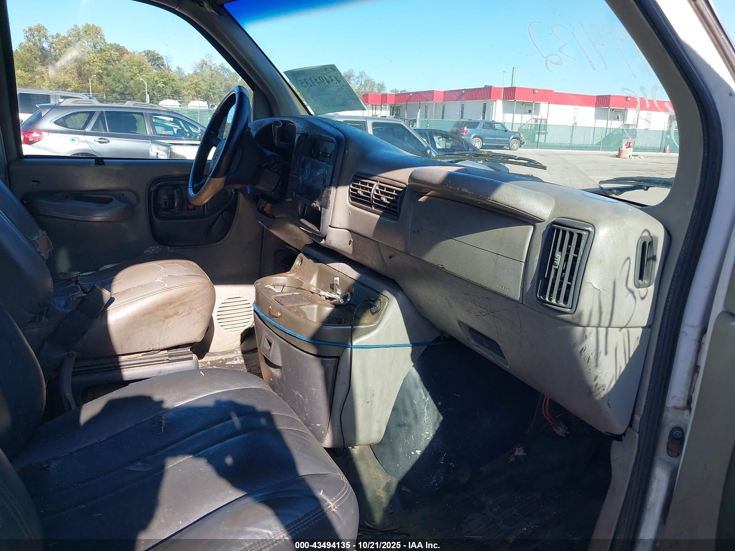 1998 Chevrolet Chevy Van G2500 Белый vin: 1GCGG25W4W1080411