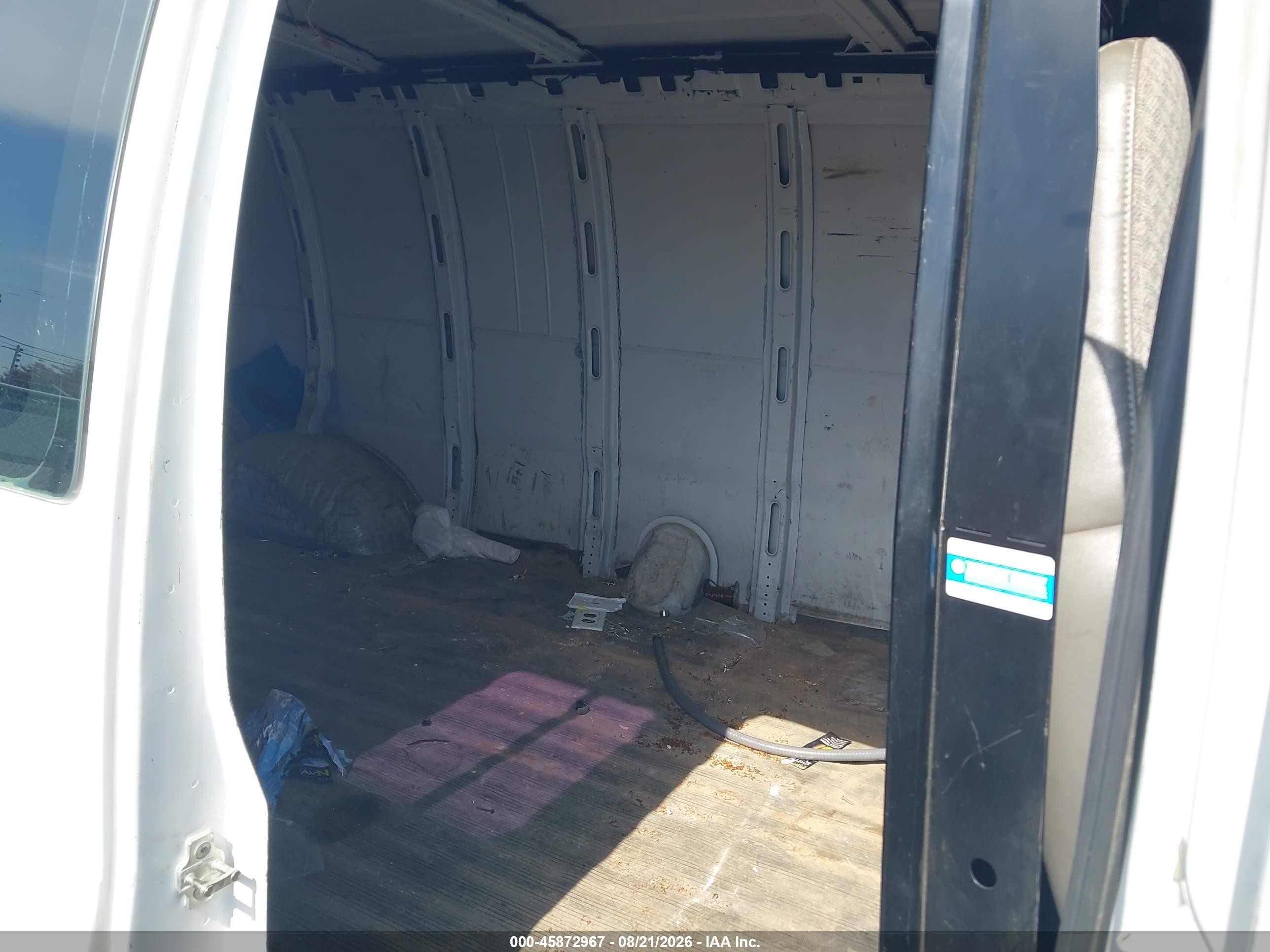2008 Chevrolet Express Cargo Van Work Van Белый vin: 1GCGG29C081181271