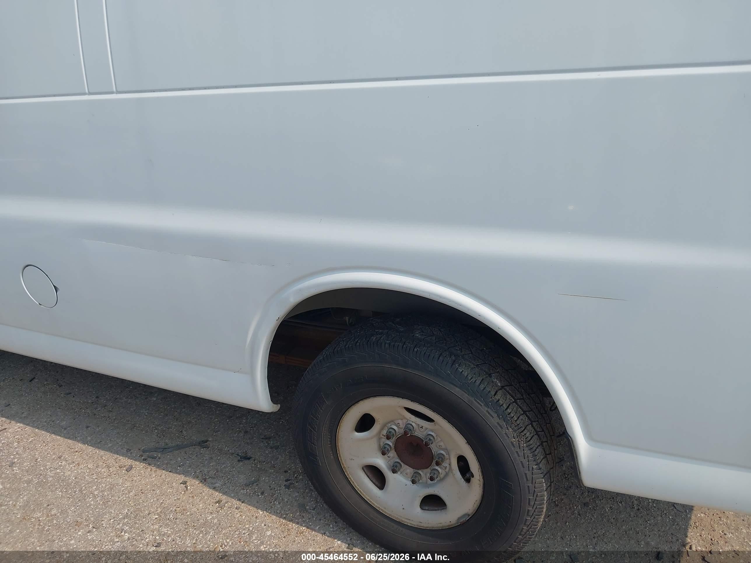 2008 Chevrolet Express Cargo Van Work Van White vin: 1GCGG29K581163081