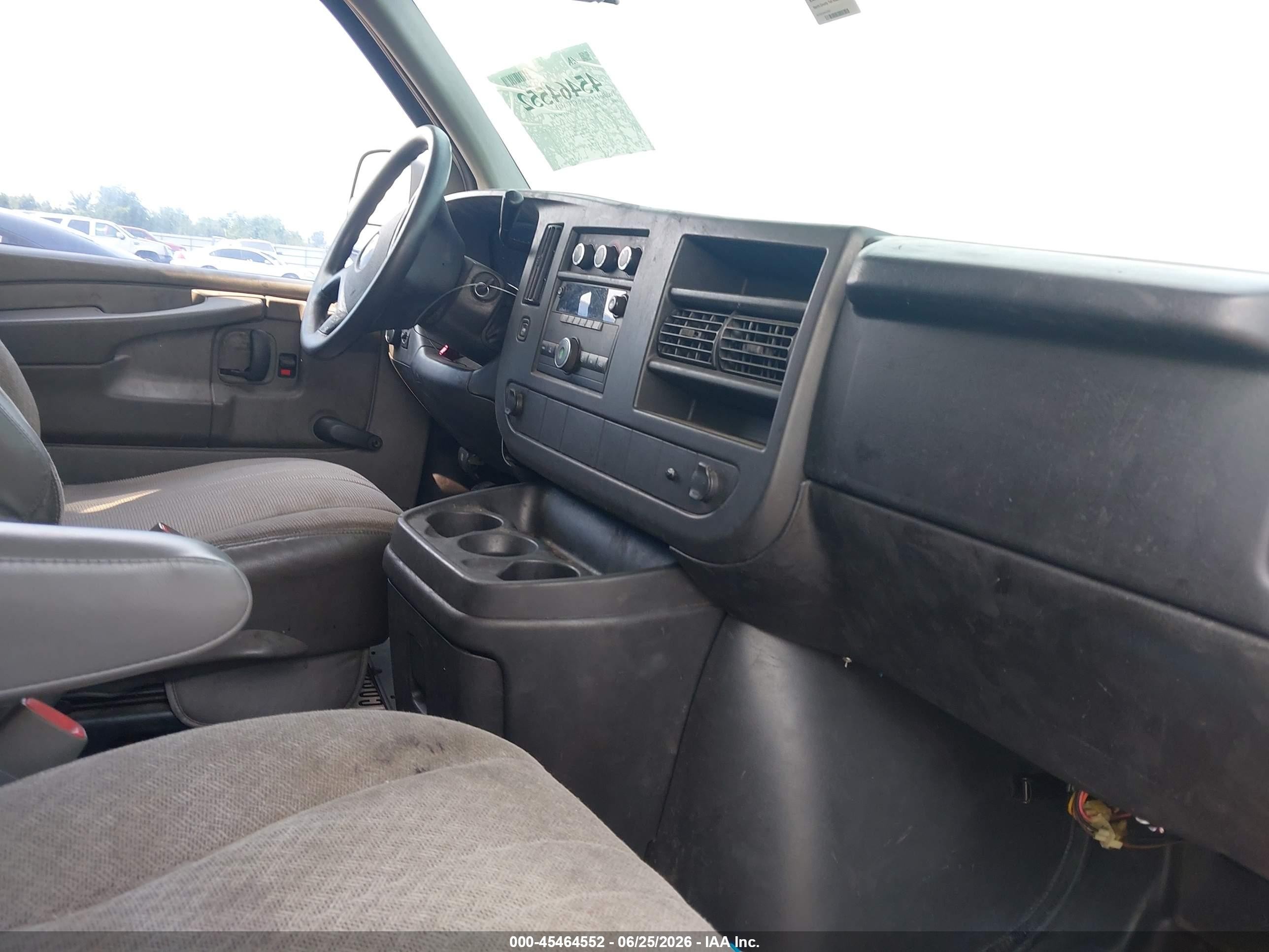 2008 Chevrolet Express Cargo Van Work Van White vin: 1GCGG29K581163081