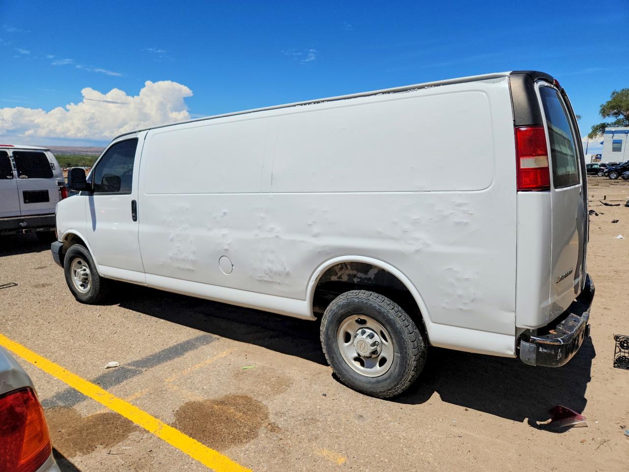 2008 Chevrolet Express G2500 White vin: 1GCGG29K781229226