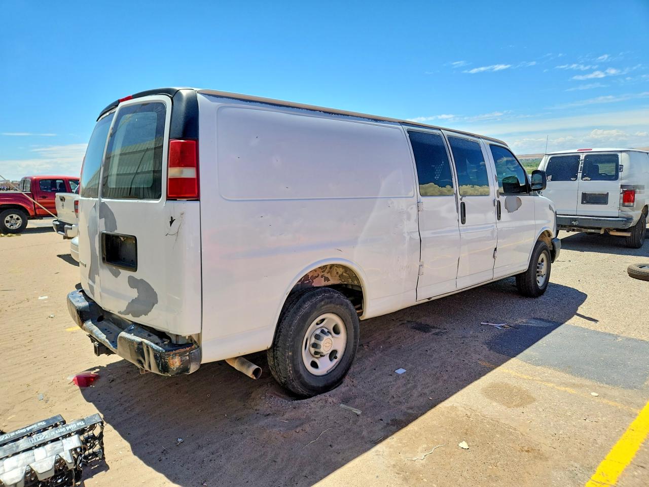 2008 Chevrolet Express G2500 White vin: 1GCGG29K781229226