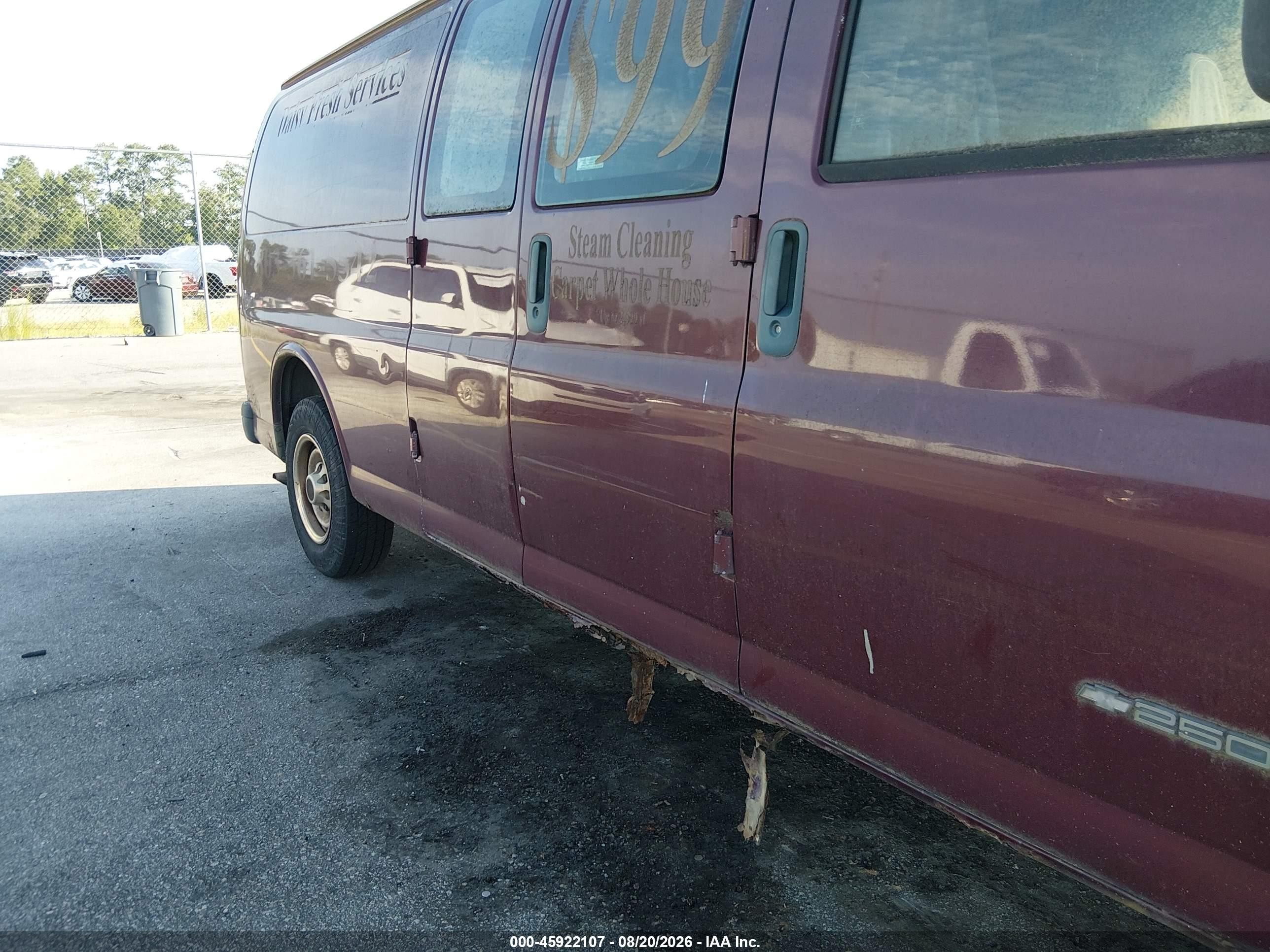 2001 Chevrolet Express   Red vin: 1GCGG29R811172652