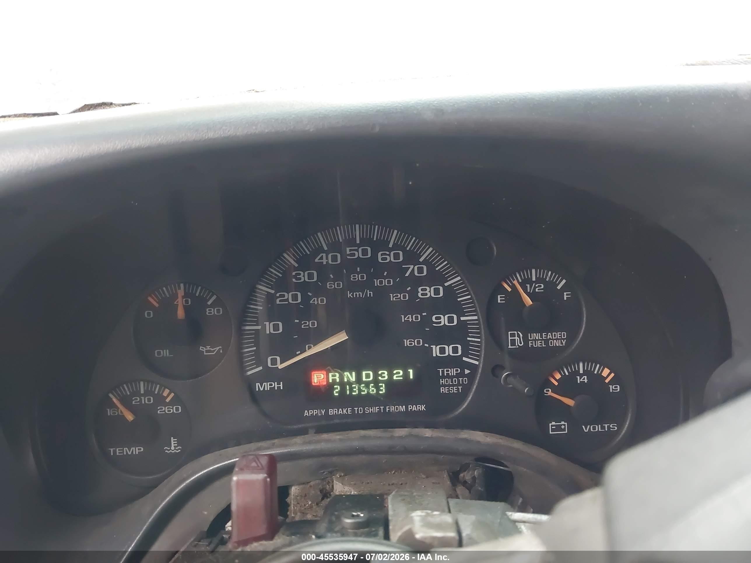 2002 Chevrolet Express Cargo Van   White vin: 1GCGG29R821173558