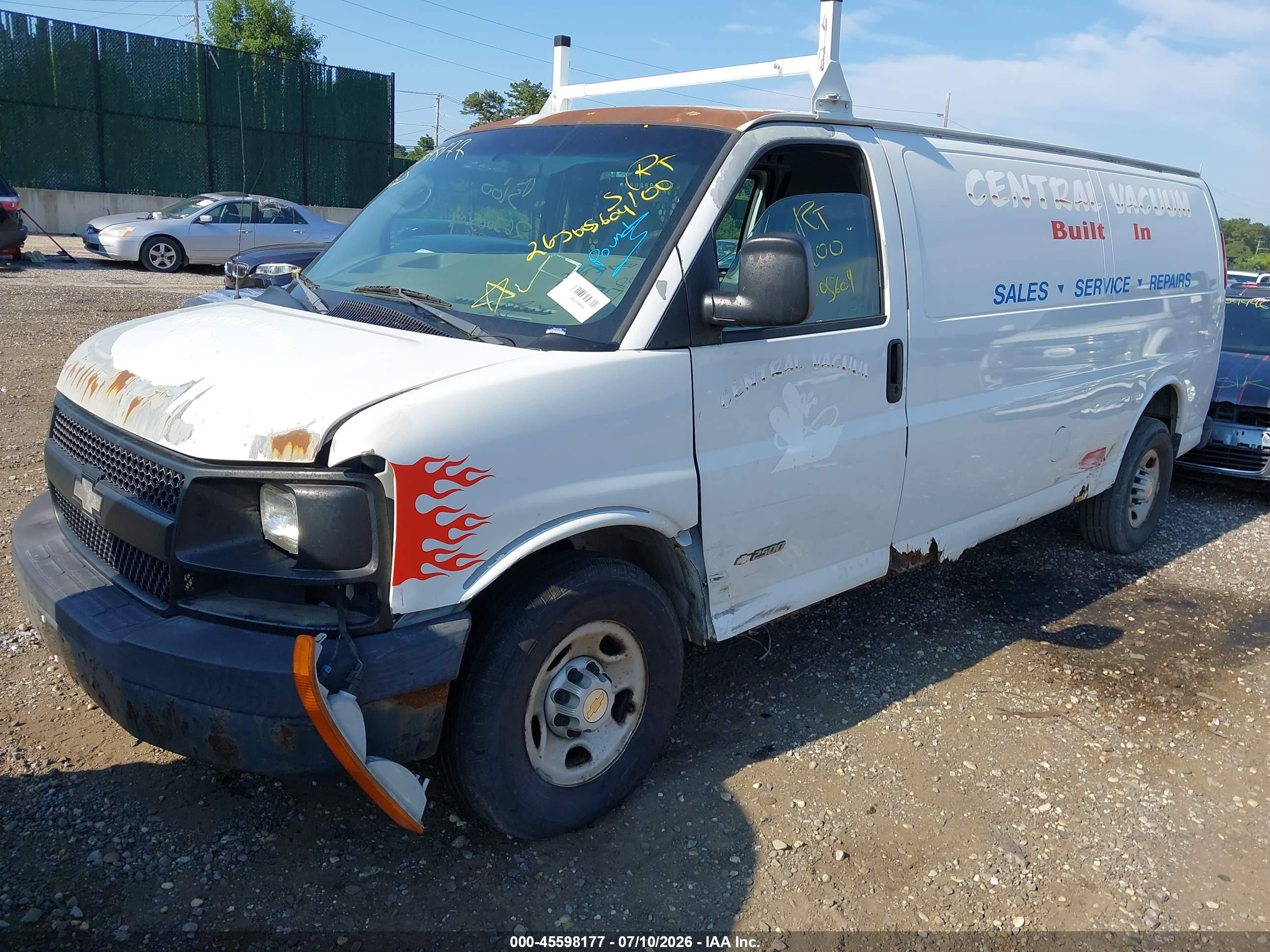 2005 Chevrolet Express Cargo Van   White vin: 1GCGG29U051164667