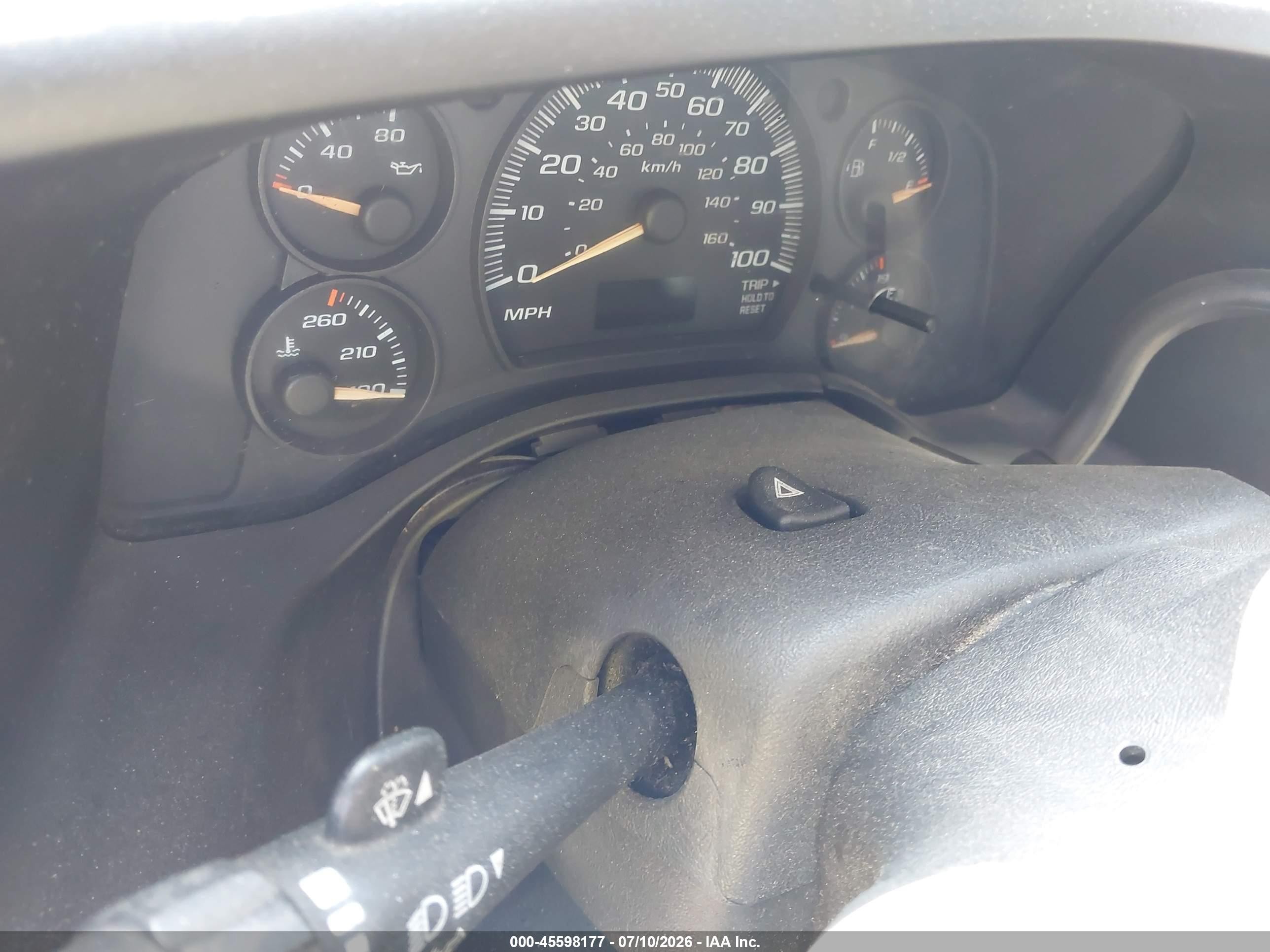 2005 Chevrolet Express Cargo Van   White vin: 1GCGG29U051164667
