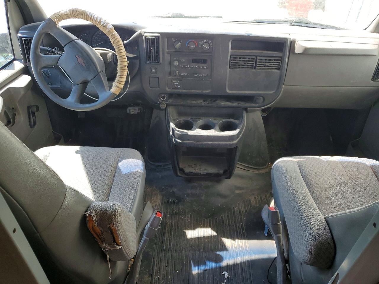 2003 Chevrolet Express G2500 White vin: 1GCGG29U131122554