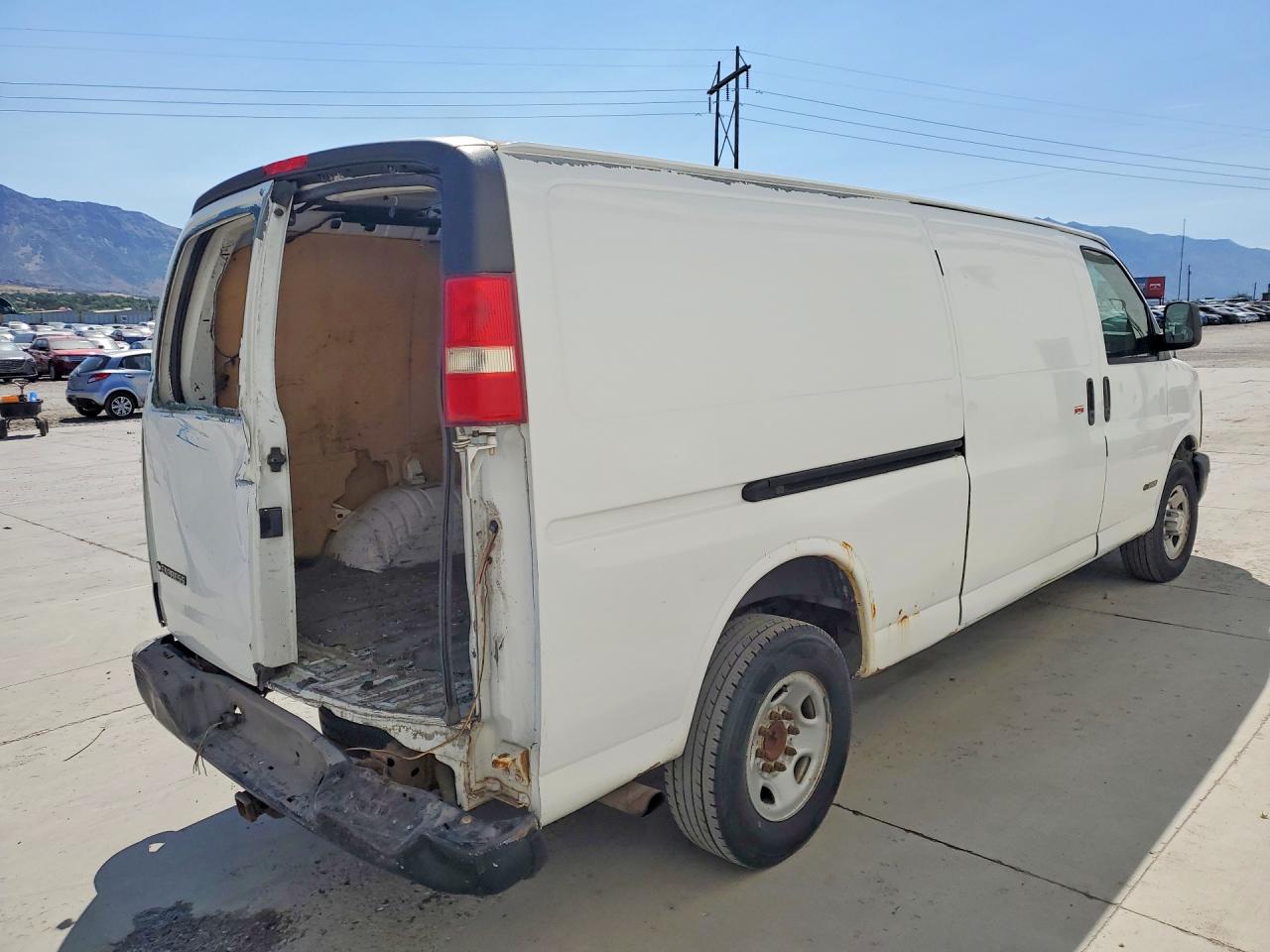 2003 Chevrolet Express G2500 White vin: 1GCGG29U131122554