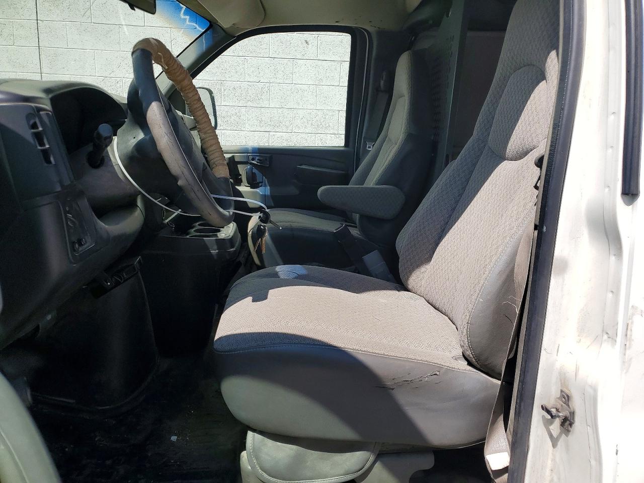 2003 Chevrolet Express G2500 White vin: 1GCGG29U131122554