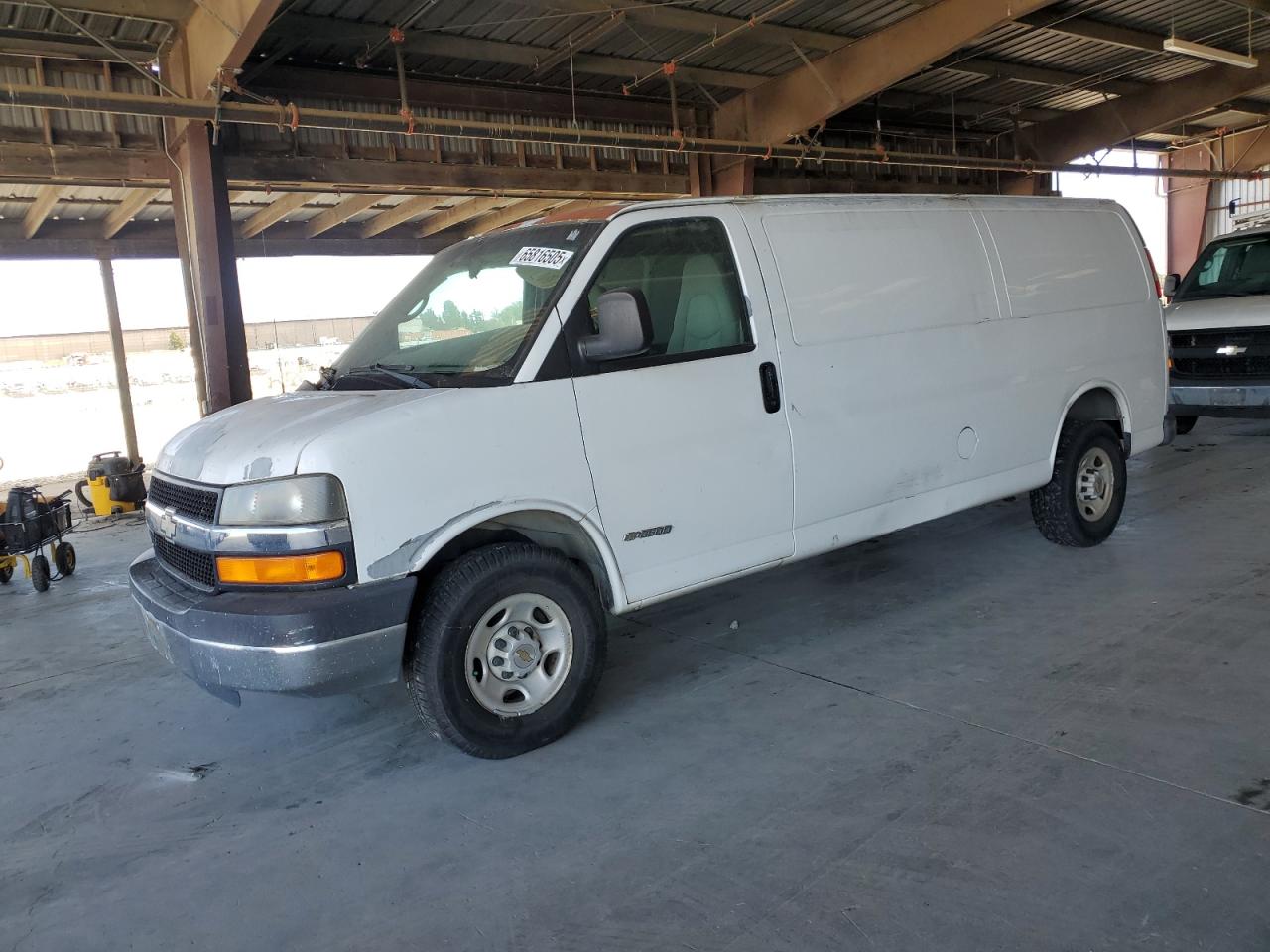 2005 Chevrolet Express G2500 White vin: 1GCGG29U251147028